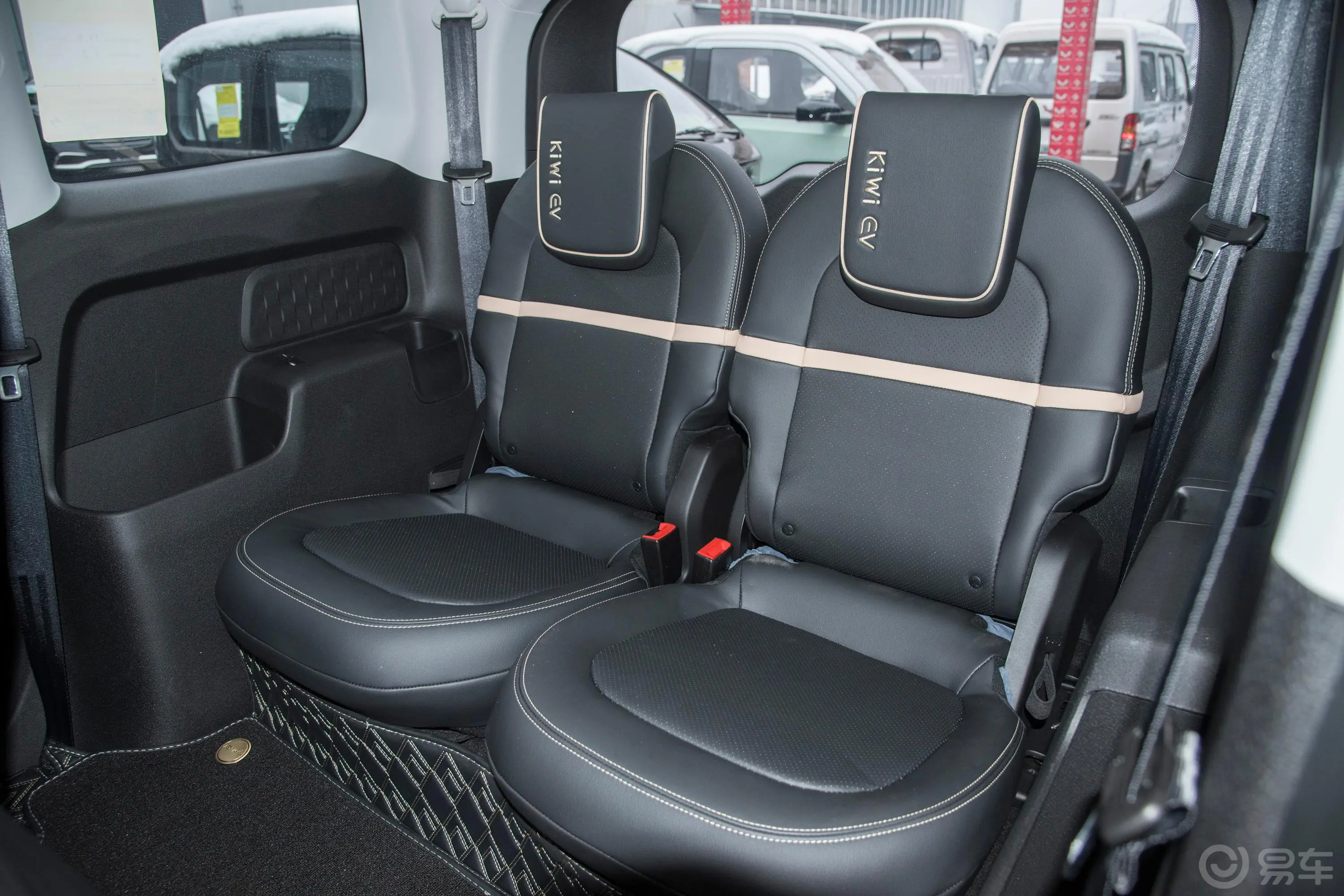 宝骏KiWi EV305km 设计师轻享版 多氟多新能源31.9kWh三元锂后排座椅