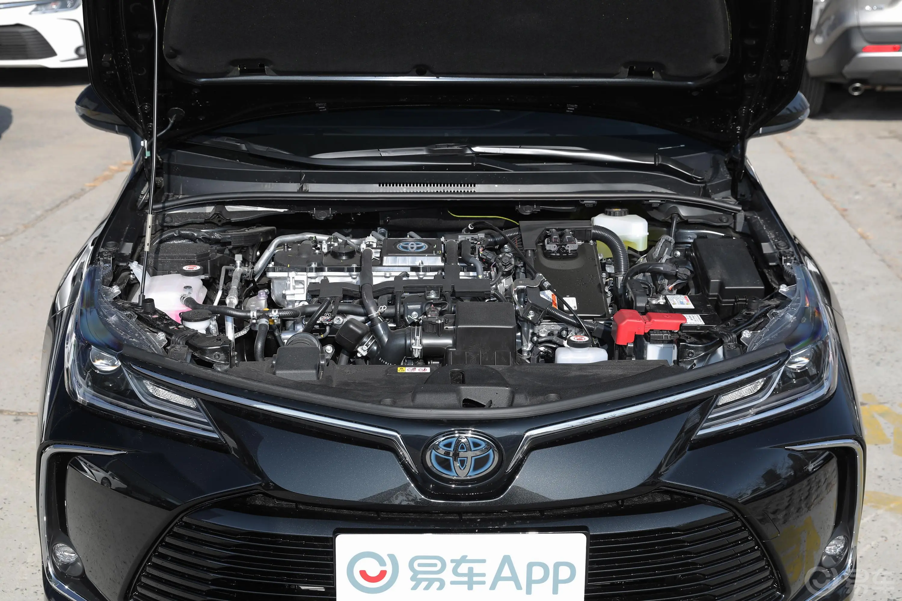 卡罗拉双擎 1.8L E-CVT 旗舰版发动机舱整体