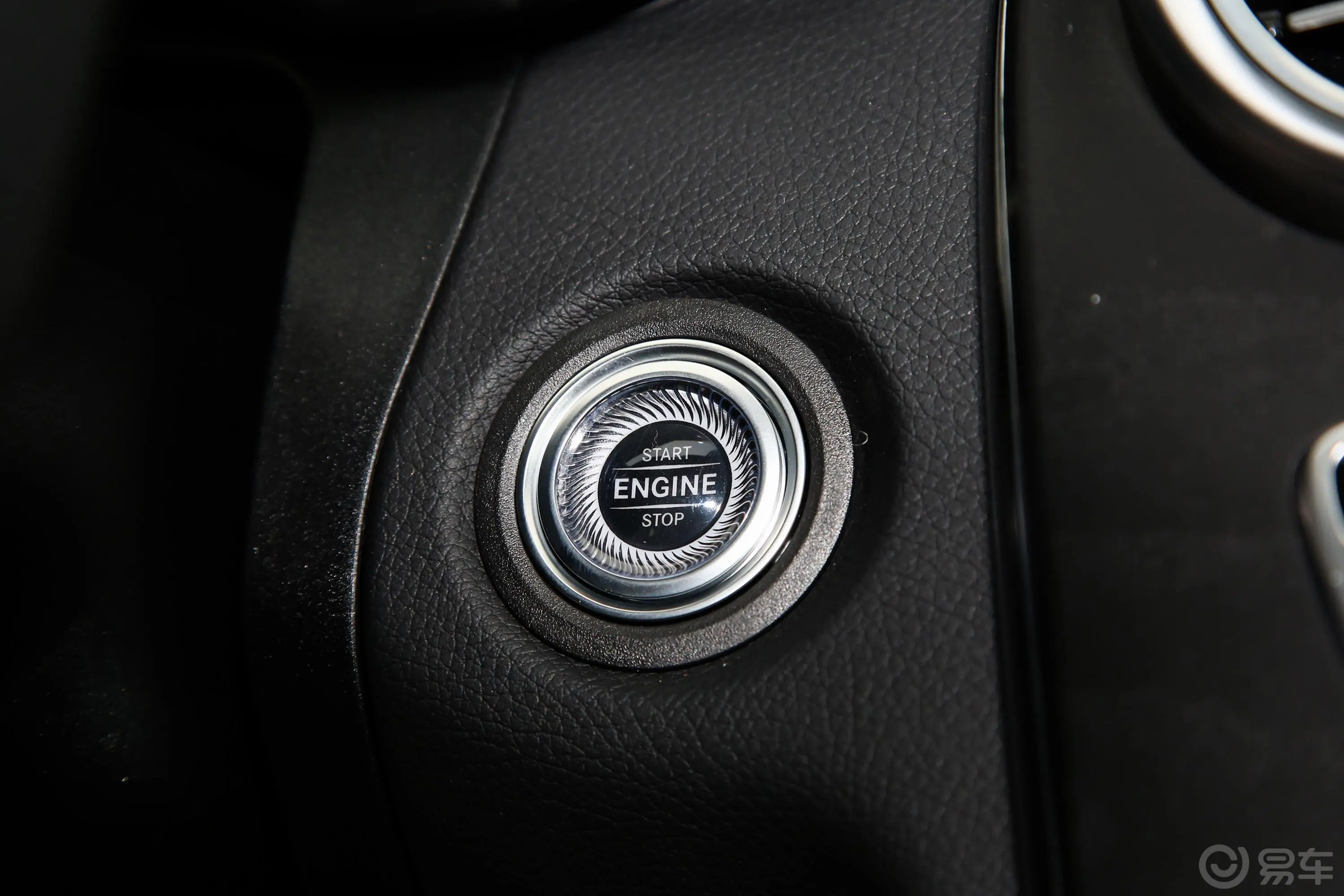 奔驰C级(进口)C 200 轿跑车钥匙孔或一键启动按键