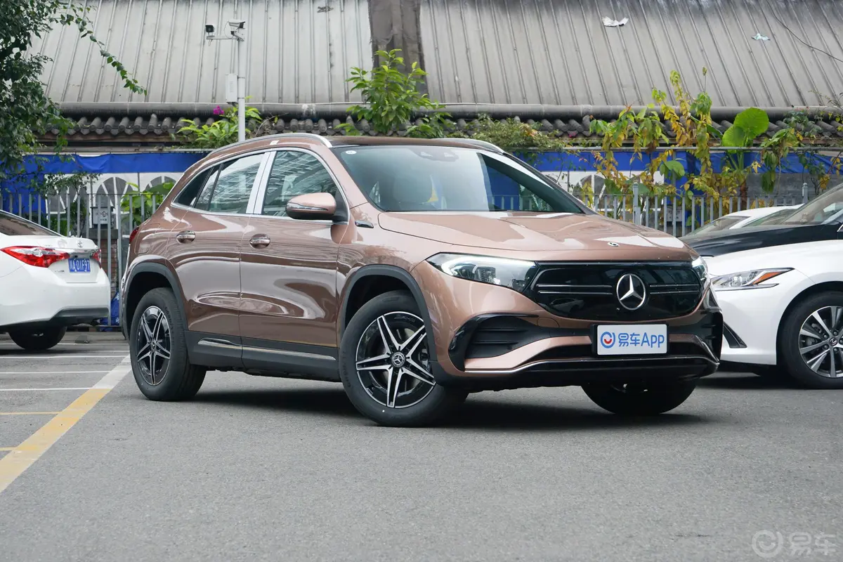 奔驰EQAEQA 300 4MATIC 首发特别版外观