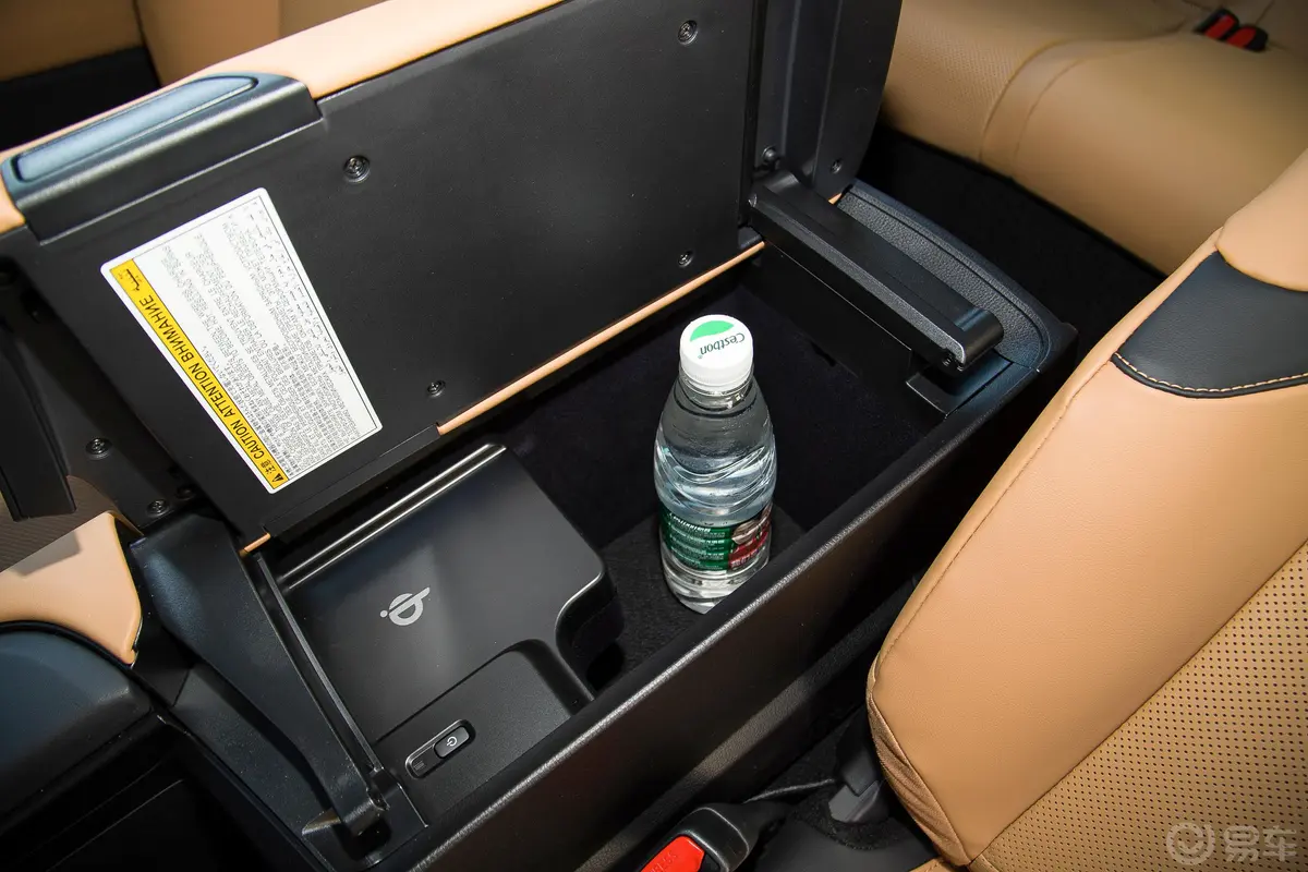 雷克萨斯ES200 CVT豪华版前排扶手箱储物格