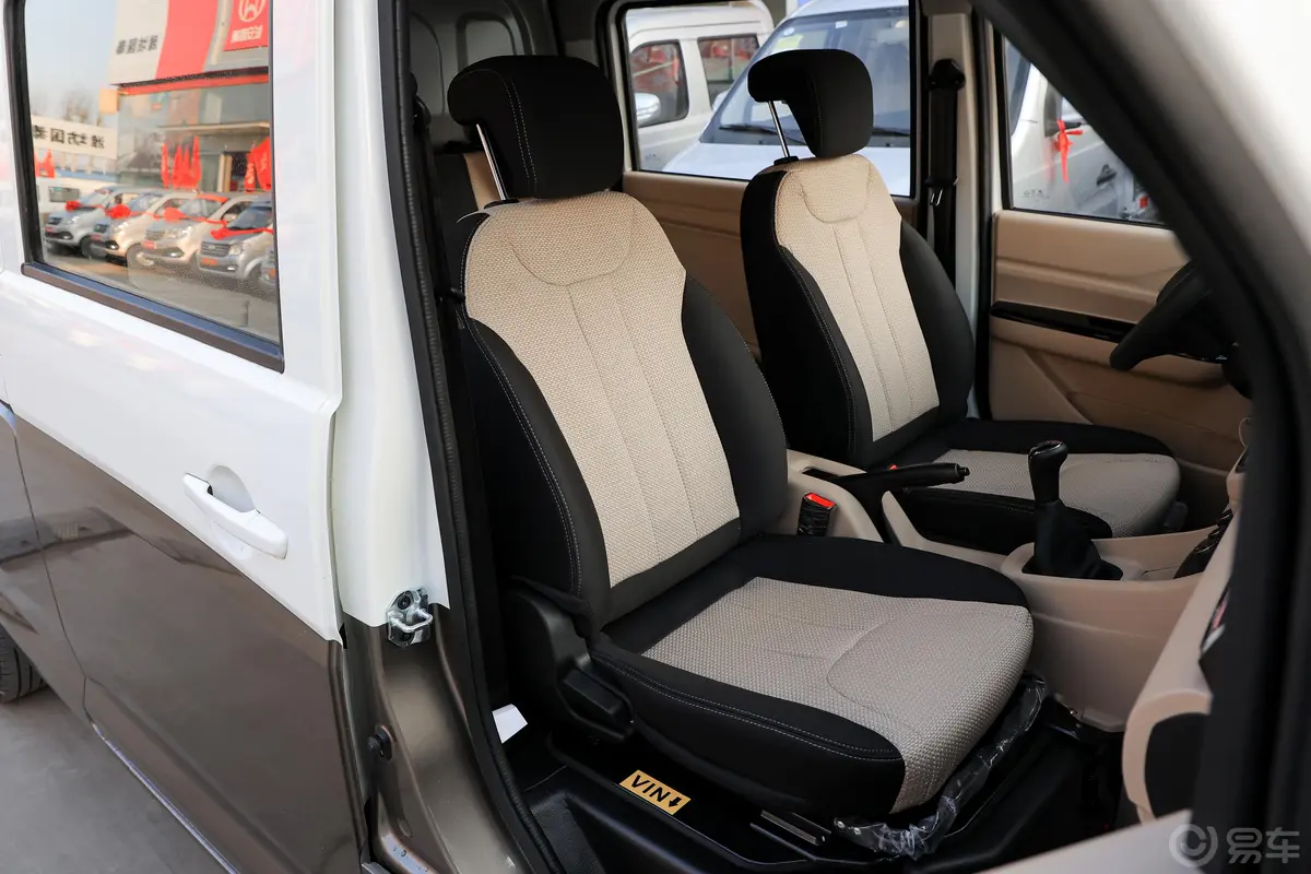 跨越星V71.6L 手动背掀门舒适型 5座副驾驶座椅