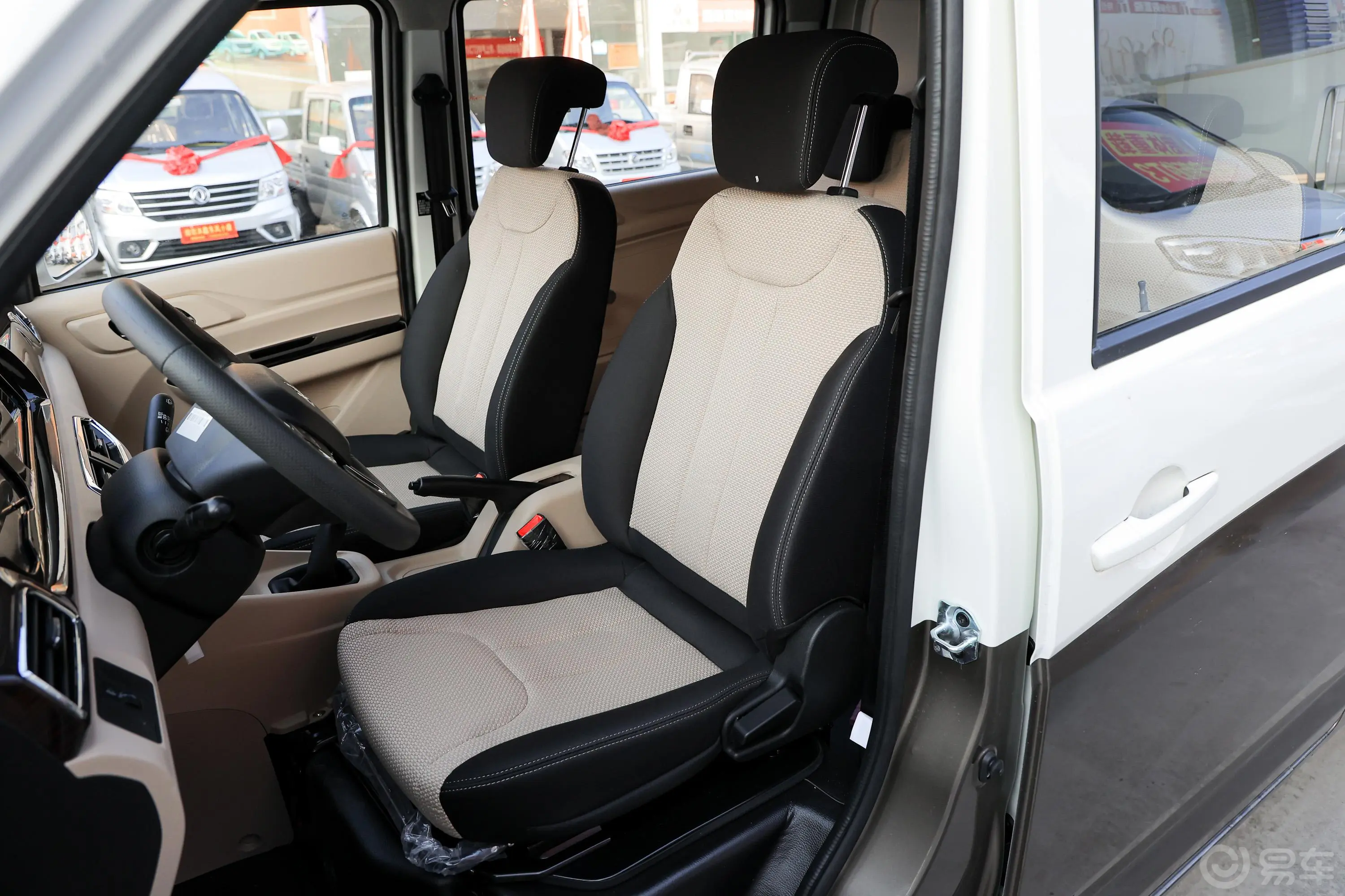 跨越星V71.6L 手动背掀门舒适型 5座驾驶员座椅