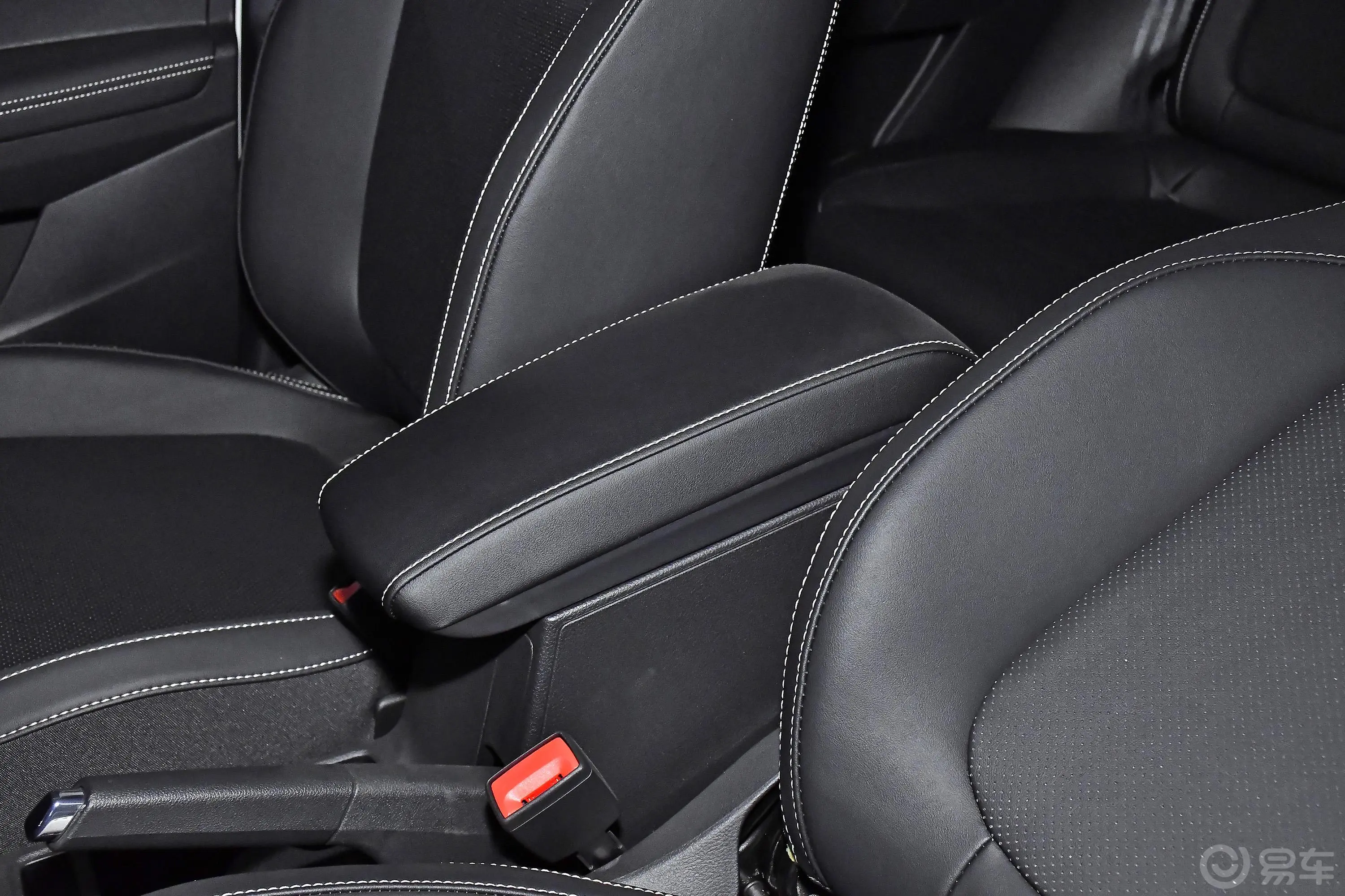 柯米克GT 1.5L 自动舒适版前排中央扶手