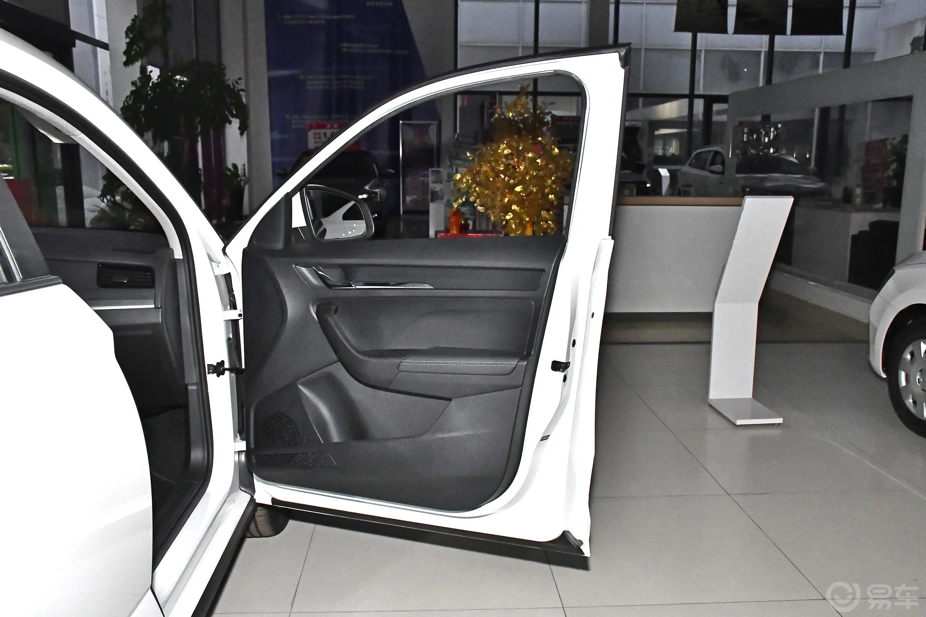 柯米克GT 1.5L 自动舒适版副驾驶员车门