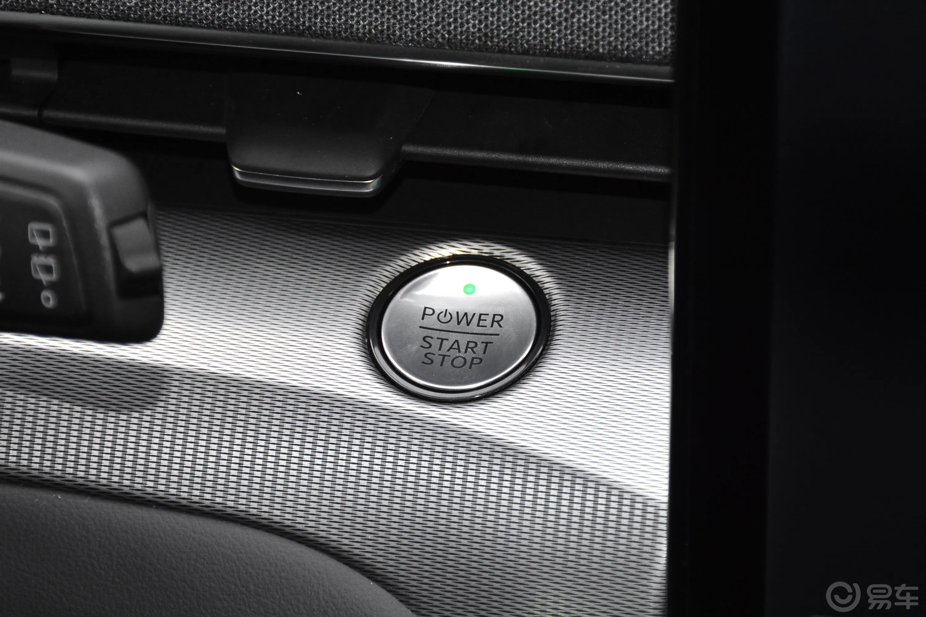 福特电马492km 四驱GT First Edition钥匙孔或一键启动按键