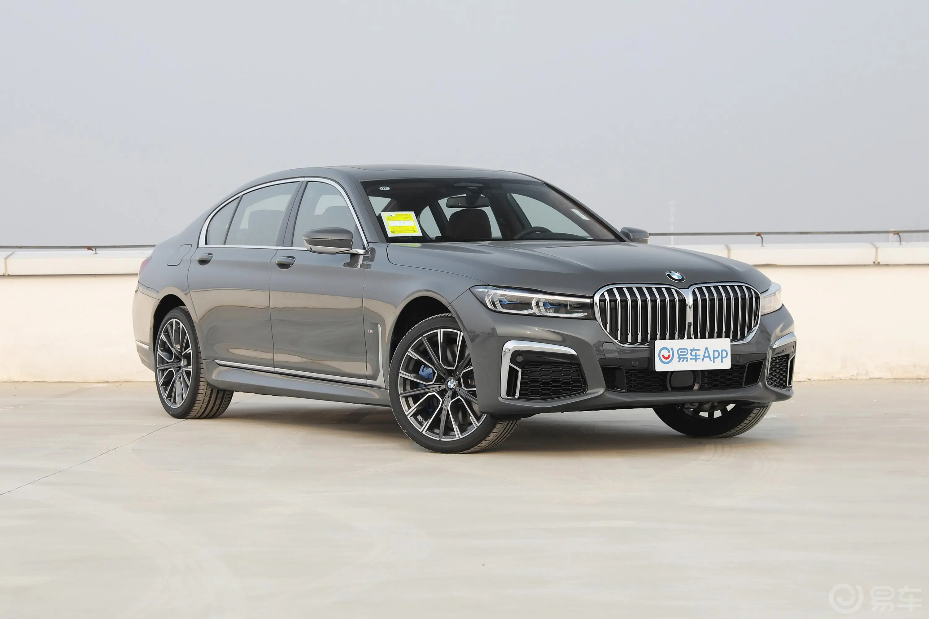 宝马7系740Li xDrive 行政型 M运动套装外观