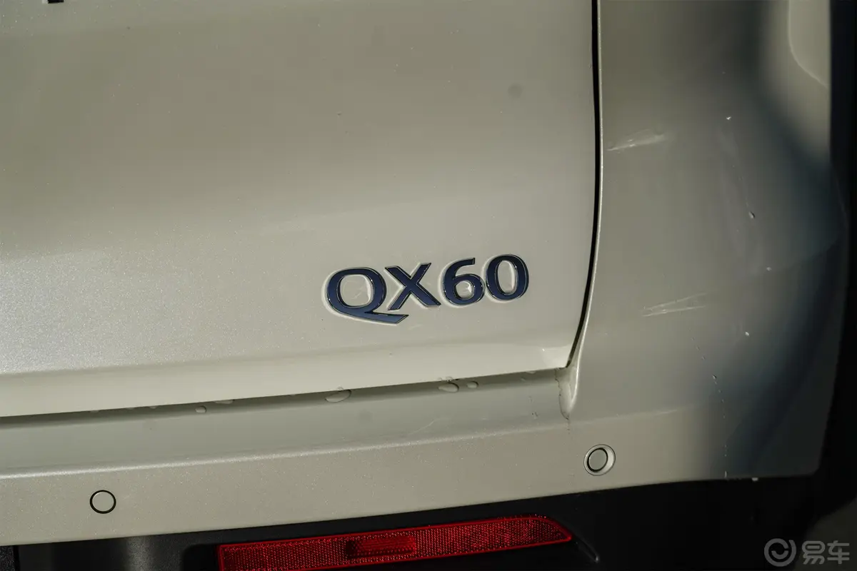 英菲尼迪QX602.0T 手自一体 四驱 卓越版外观细节
