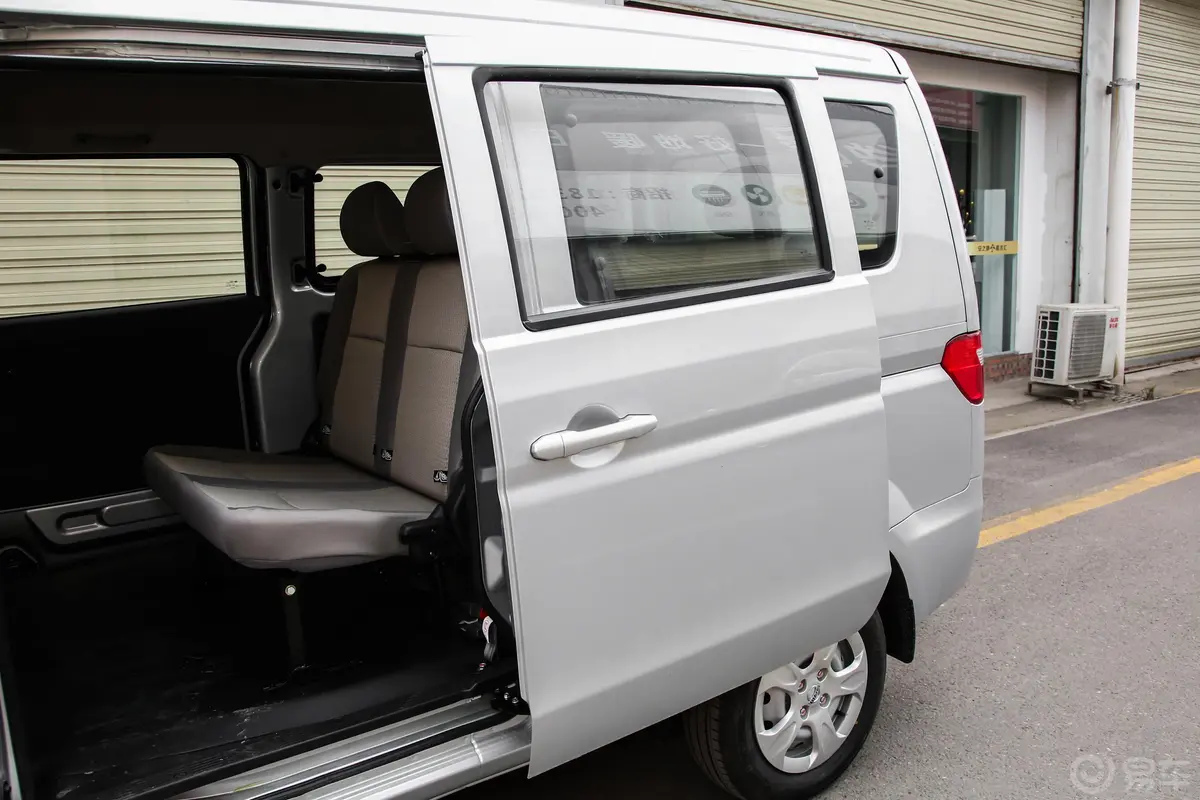 鑫源小海狮X301.5L 手动 舒适型 7座 CNG驾驶员侧后车门