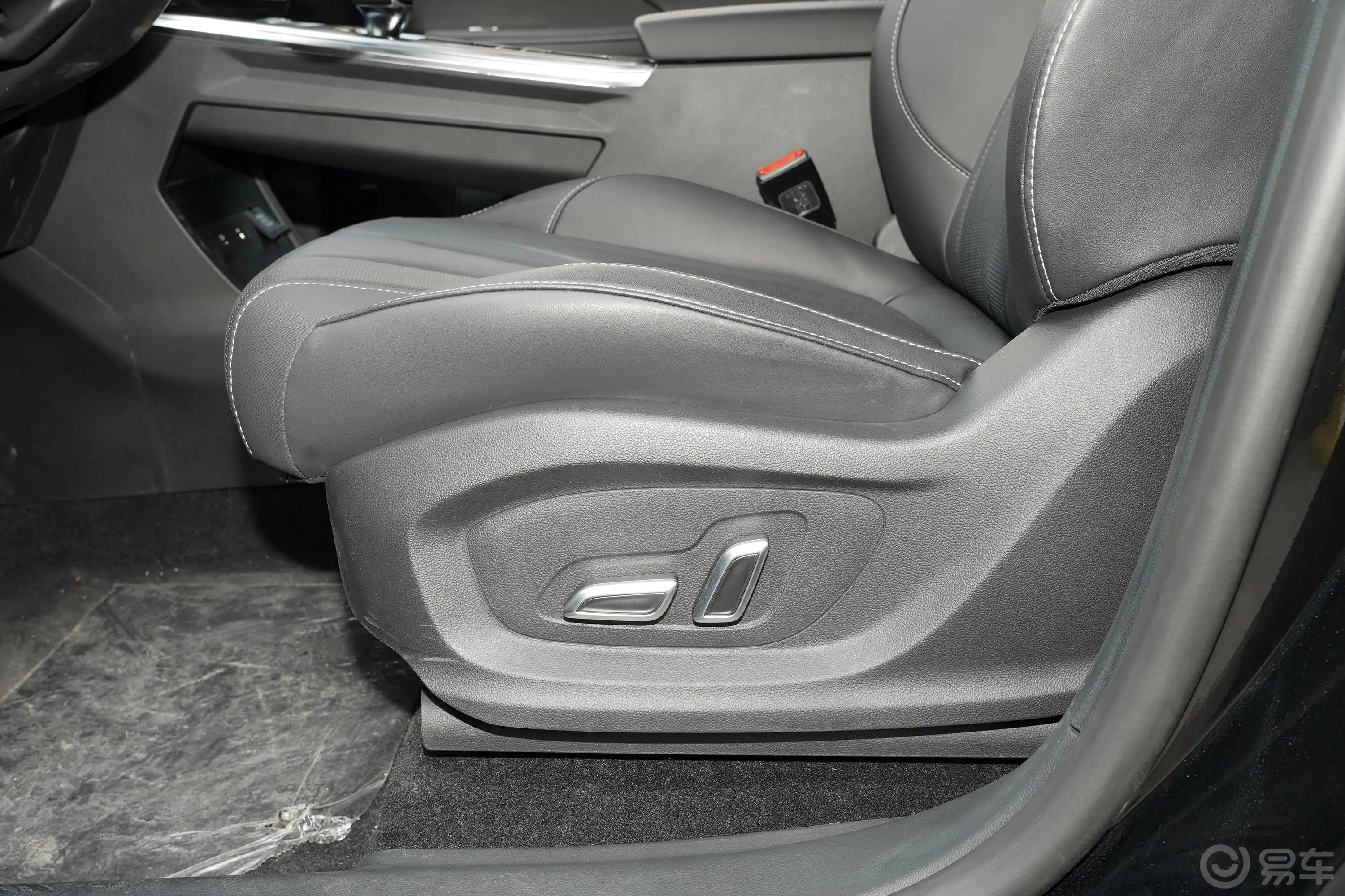 荣威RX5 MAX2.0T 有为尊荣版主驾座椅调节