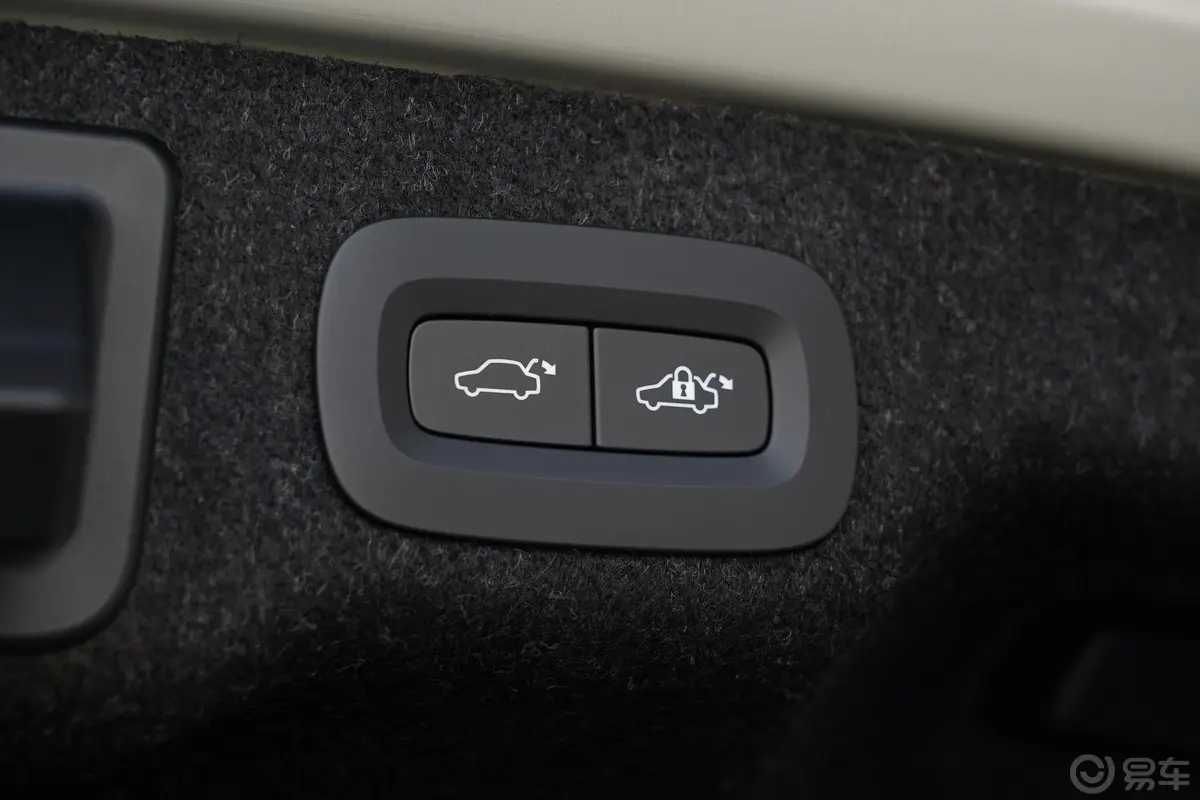 沃尔沃S90新能源改款 T8 智雅豪华版电动尾门按键（手动扶手）