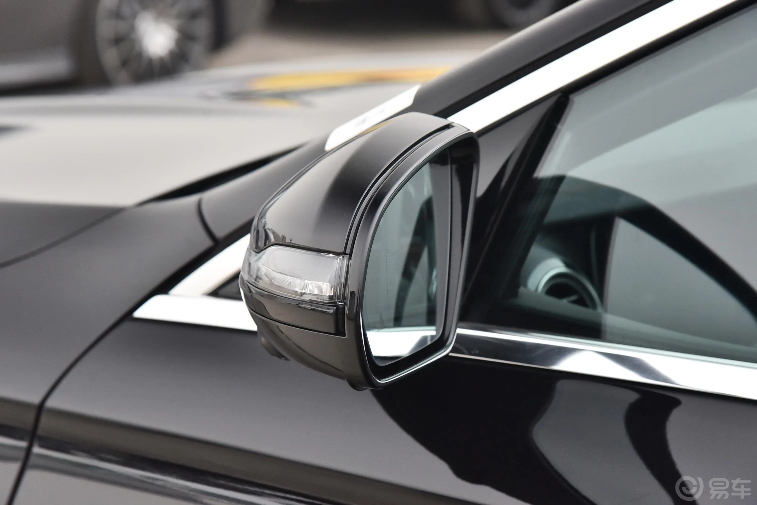 奔驰E级 插电混动改款 E 350 e L 插电式混合动力运动轿车后视镜镜面