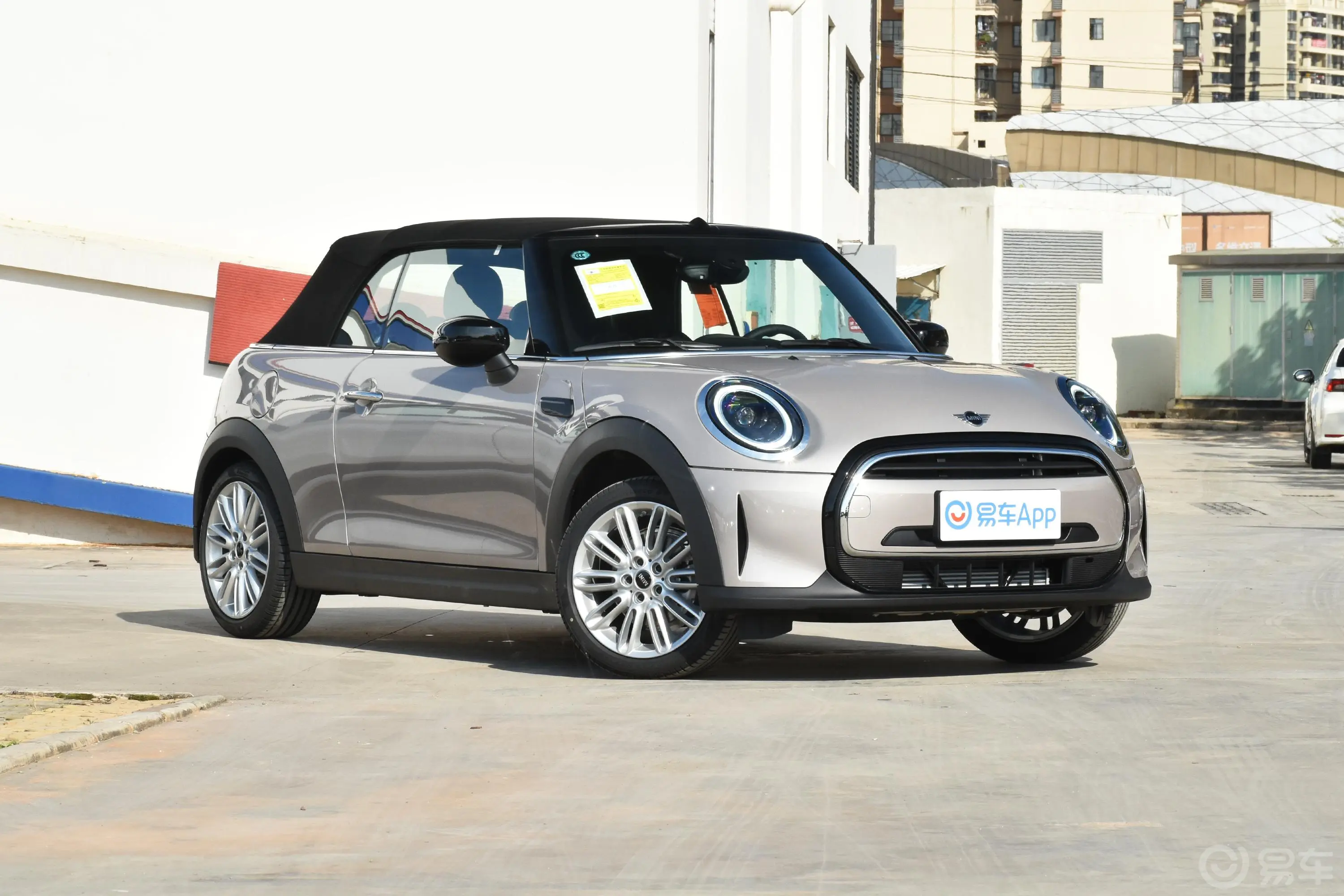 MINI CABRIO改款 1.5T COOPER CABRIO 经典派侧前45度车头向右水平