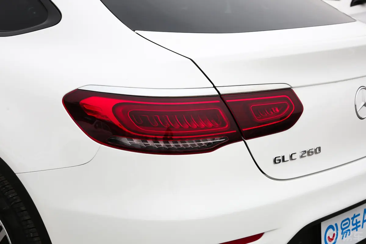 奔驰GLC轿跑改款 GLC 260 4MATIC 轿跑SUV尾灯侧45度俯拍