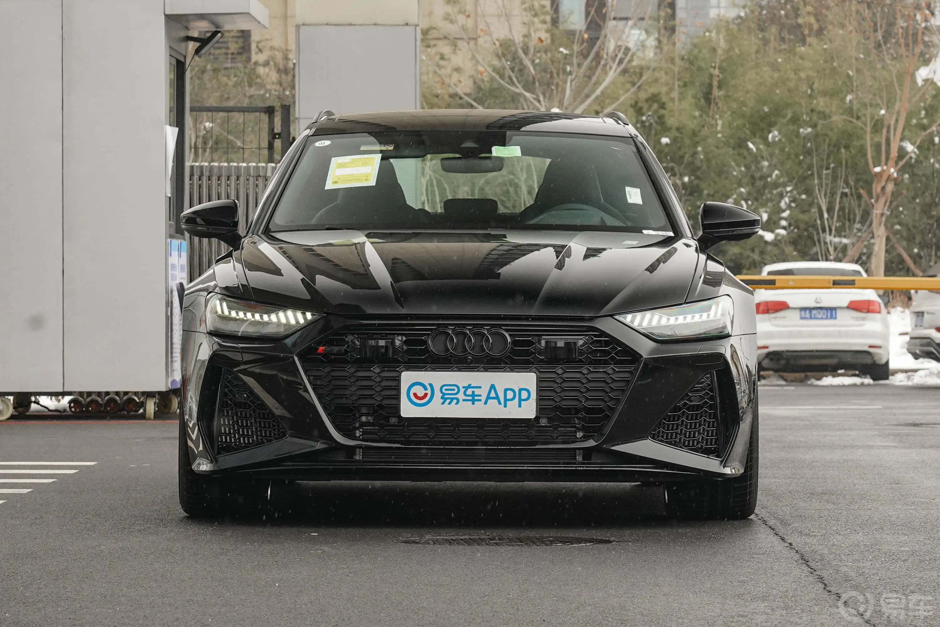 奥迪RS 64.0T Avant正前水平