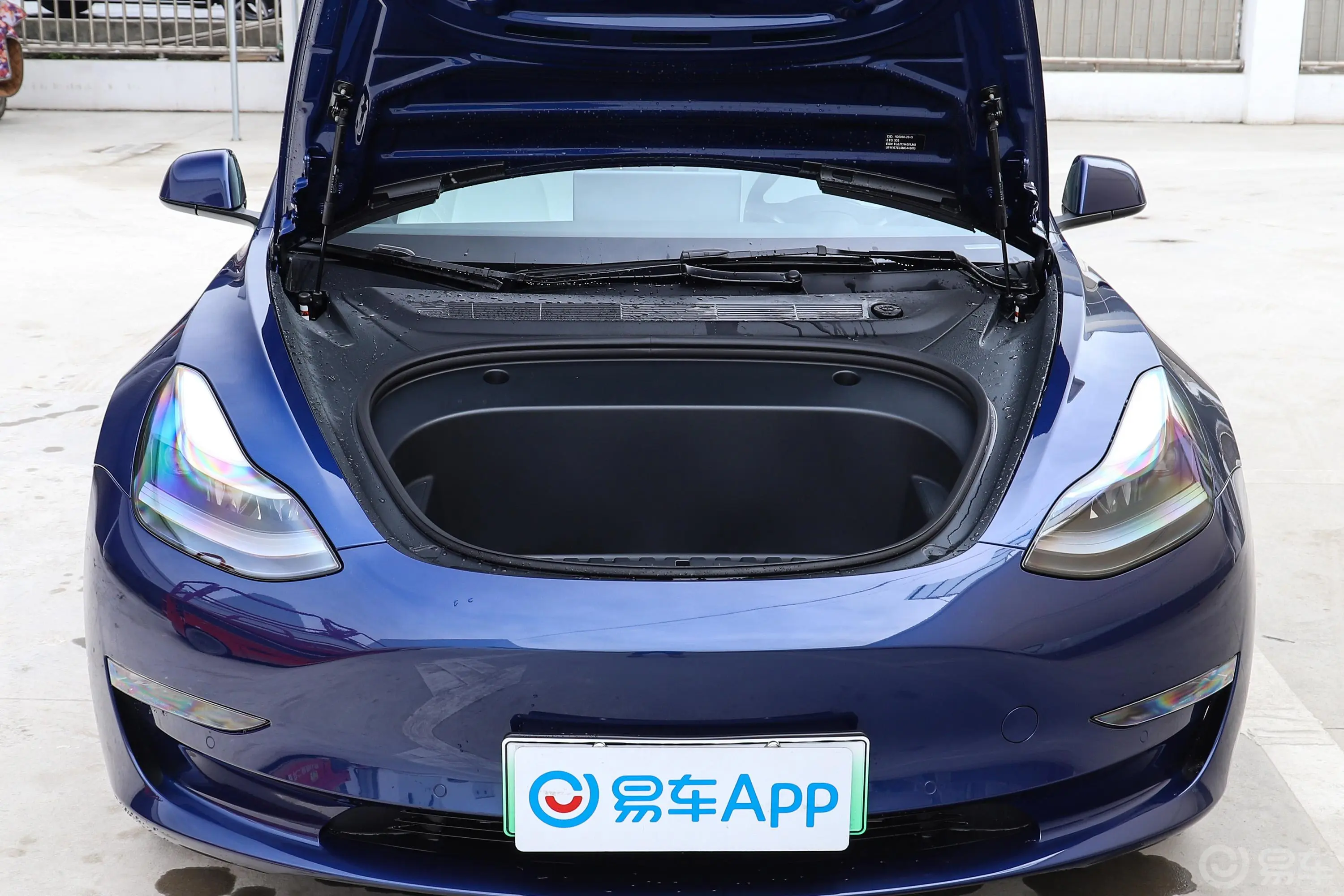 Model 3675km Performance高性能全轮驱动版发动机舱整体