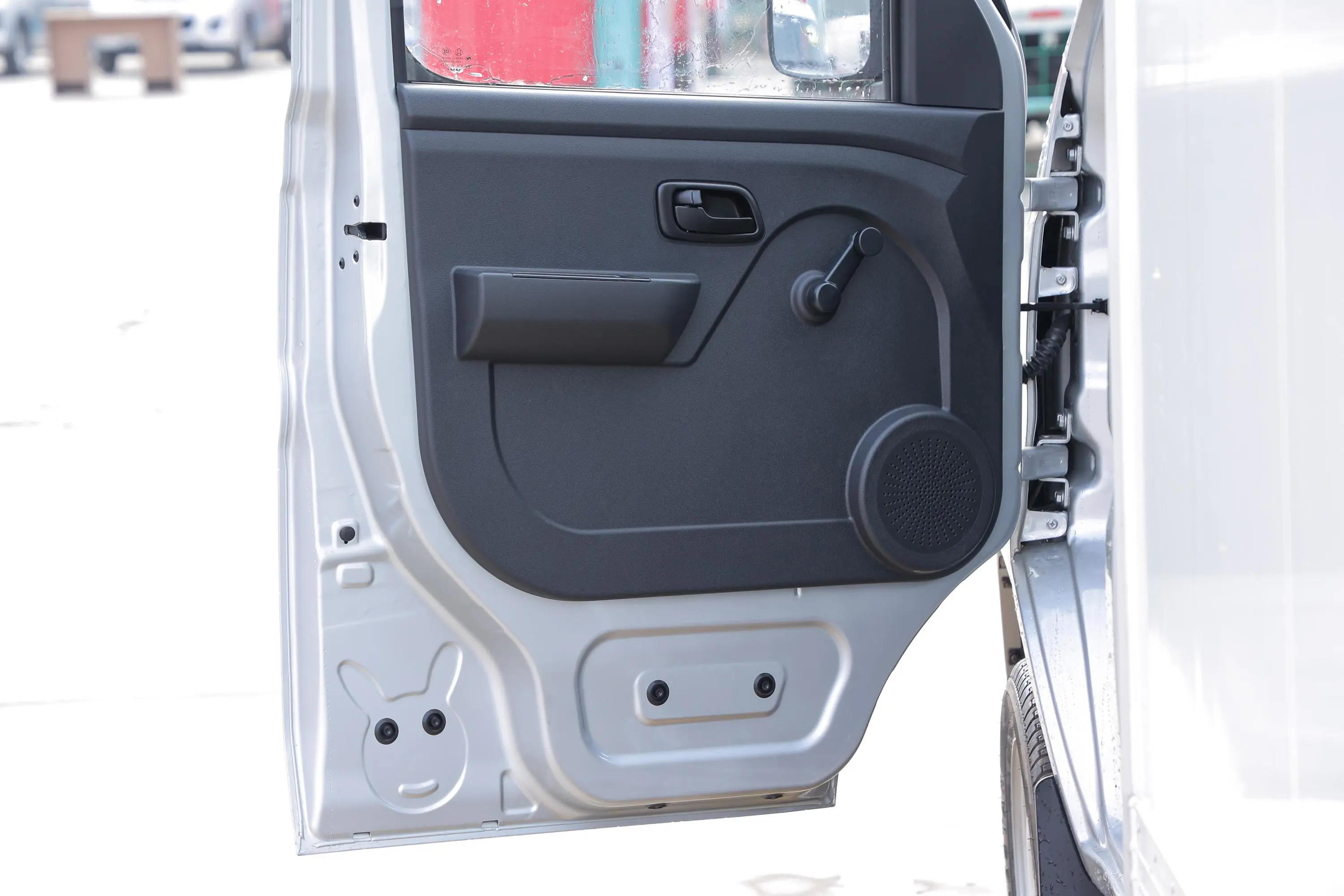 新豹T11.2L 单排单后轮标箱 厢式运输车 标准版内饰