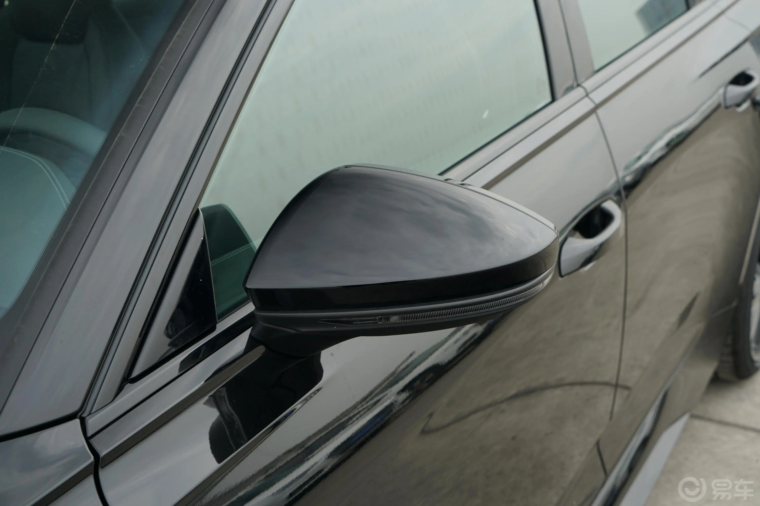 奥迪RS 64.0T Avant主驾驶后视镜背面