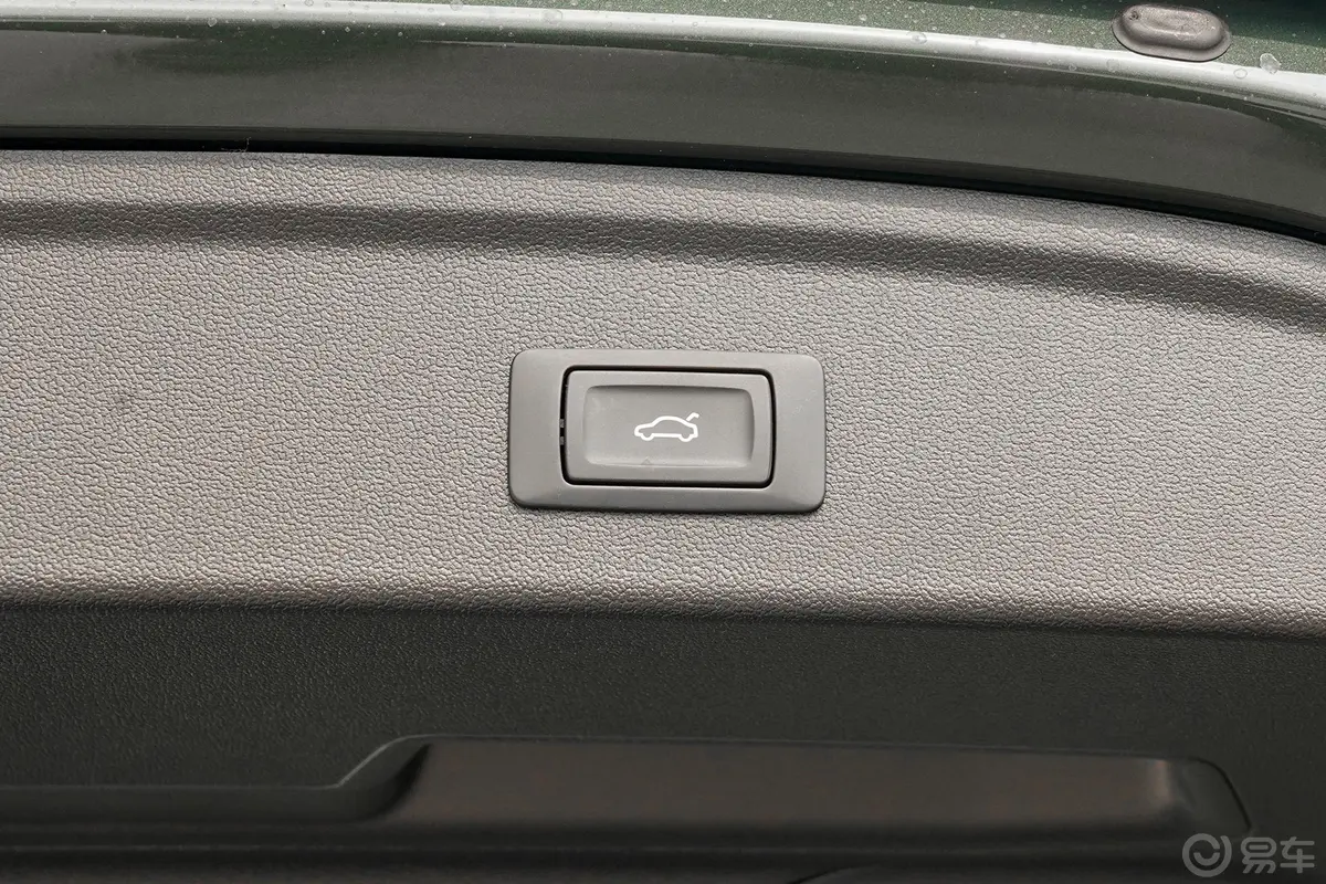奥迪A3Sportback 35 TFSI 时尚运动型电动尾门按键（手动扶手）