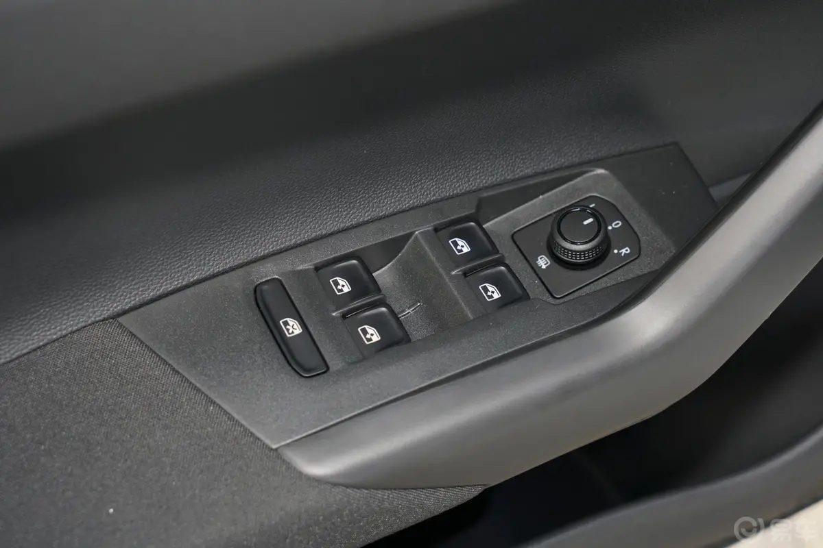 PoloPlus 1.5L 自动纵情乐活版车窗调节整体