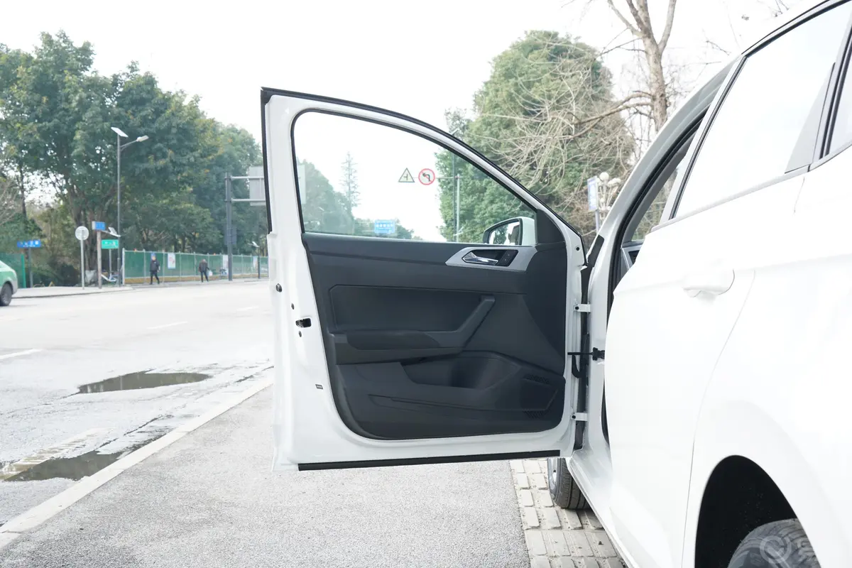 PoloPlus 1.5L 自动纵情乐活版驾驶员侧前车门
