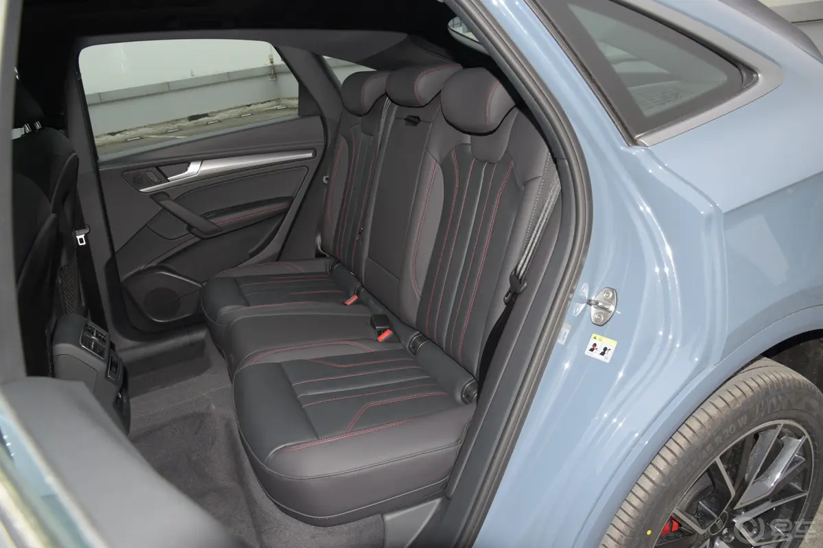 奥迪Q5L Sportback40 TFSI RS套件燃速型后备厢空间特写