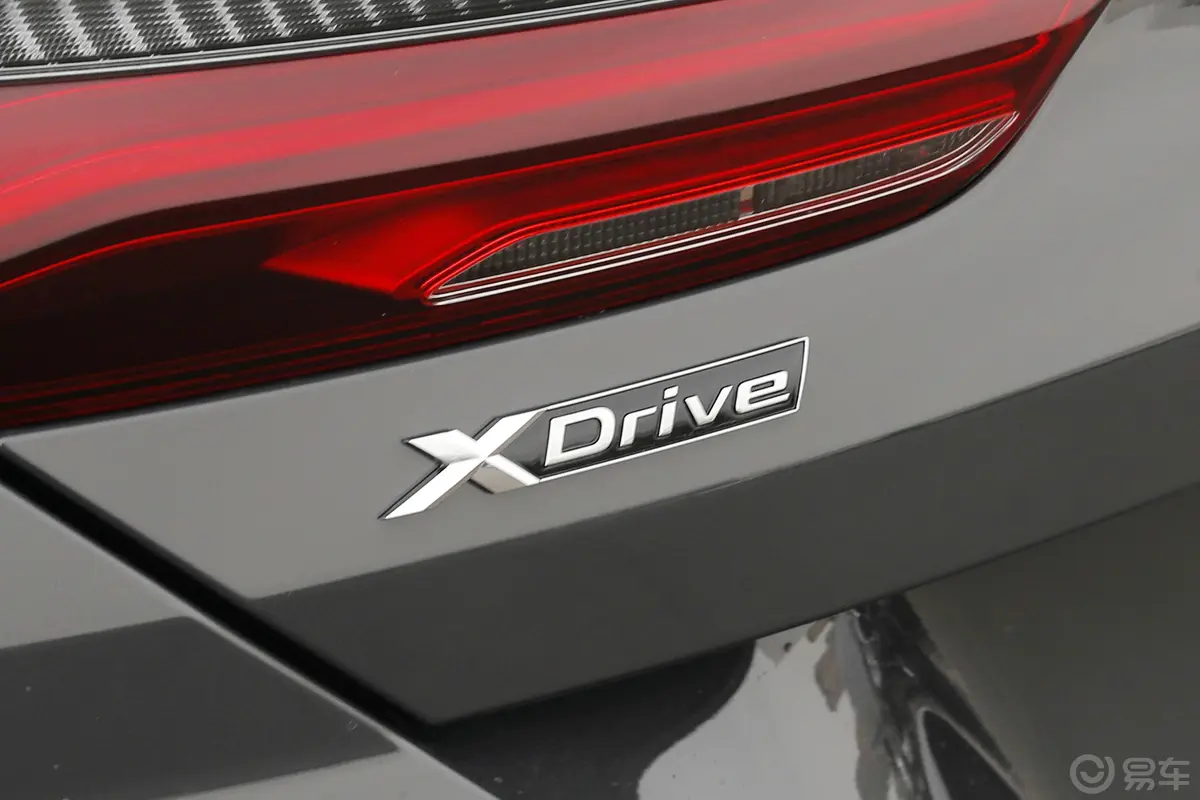 宝马8系改款 四门轿跑车 840i xDrive M运动套装外观