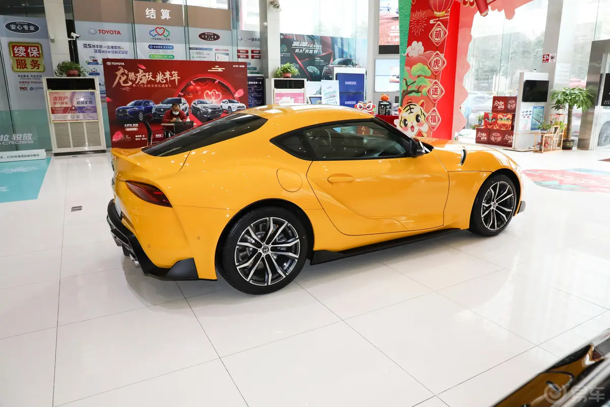 SUPRAGR SUPRA 2.0T 标准型正侧车头向右水平