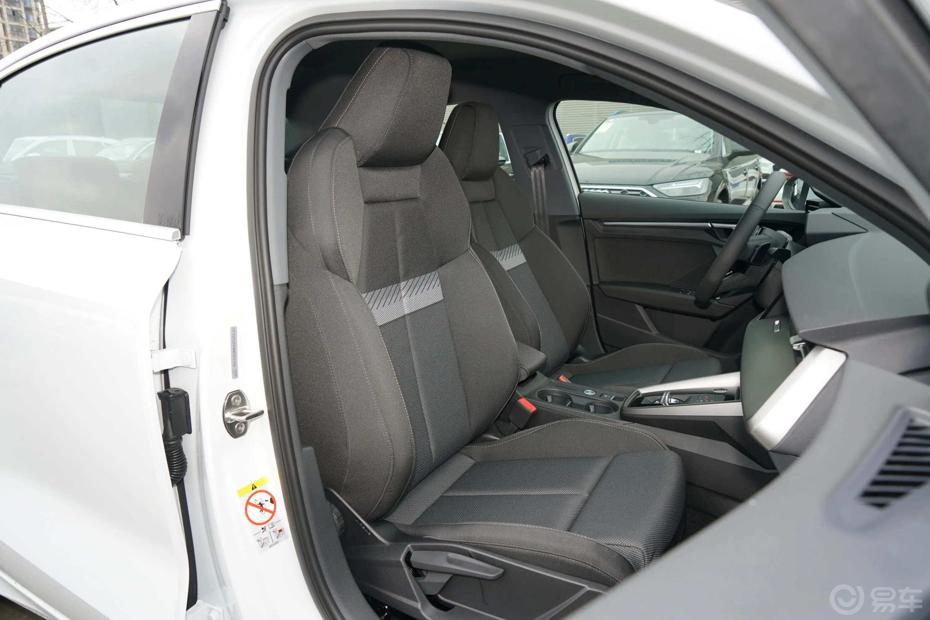 奥迪A3A3L Limousine 35 TFSI 进取致雅型副驾驶座椅