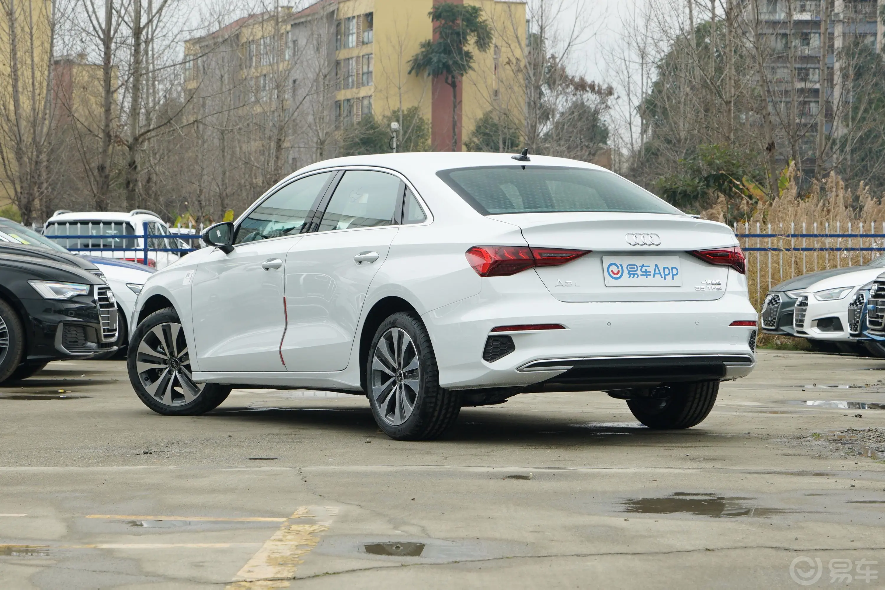 奥迪A3A3L Limousine 35 TFSI 进取致雅型侧后45度车头向左水平