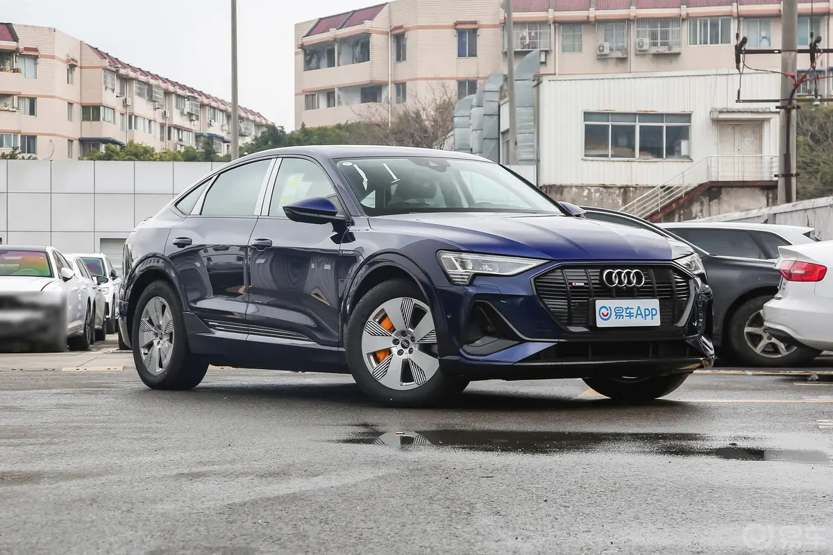 奥迪e-tron(进口)Sportback 55 quattro 豪华型侧前45度车头向右水平