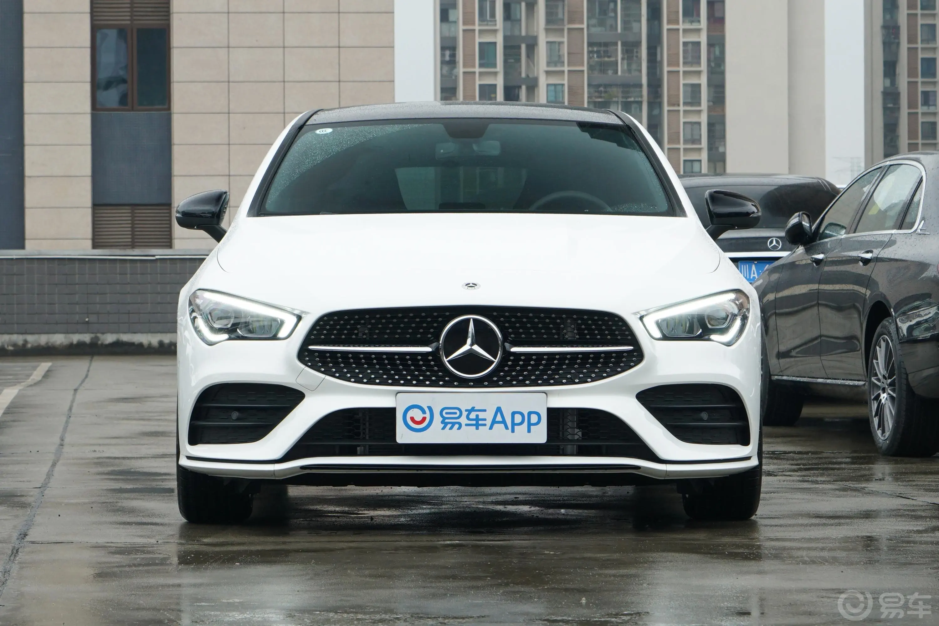 奔驰CLA级CLA 260 4MATIC 五门猎跑车侧前45度车头向右水平