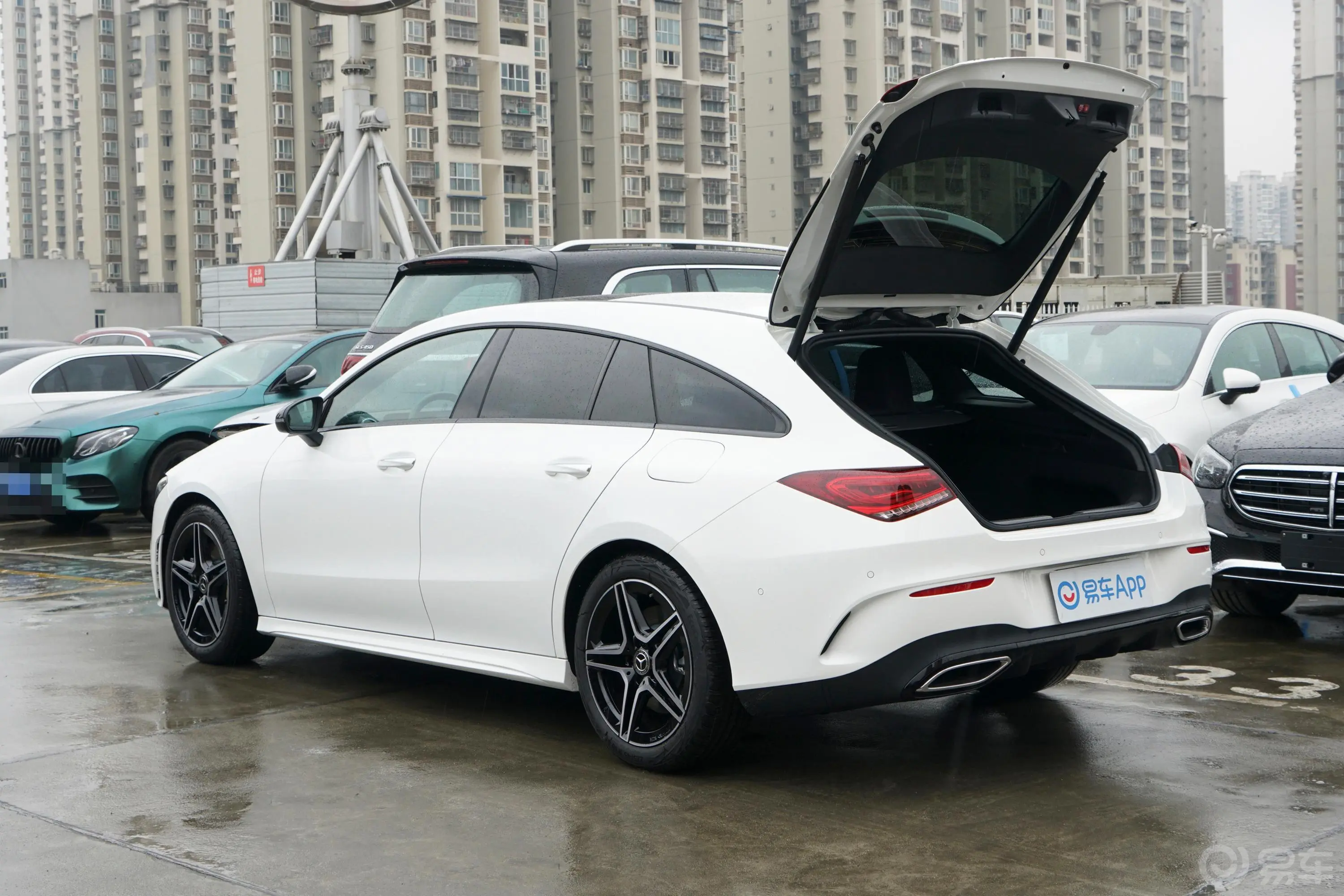 奔驰CLA级CLA 260 4MATIC 五门猎跑车后备厢开启45度侧拍