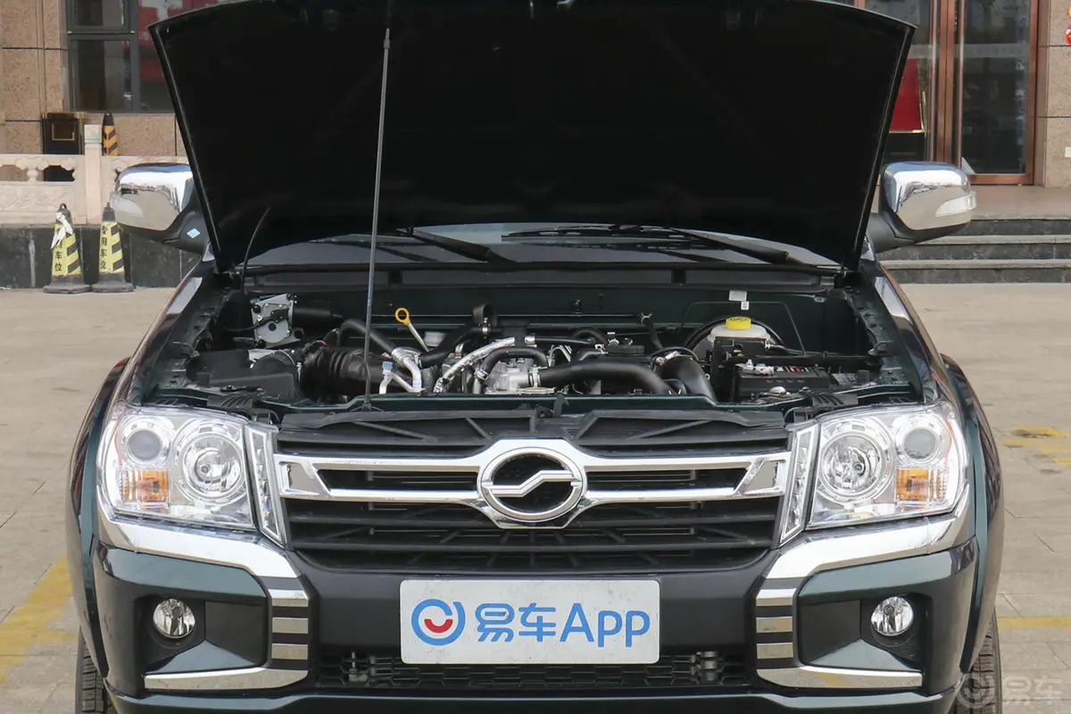 威虎2.8T 两驱大双豪华型 柴油前舱整体