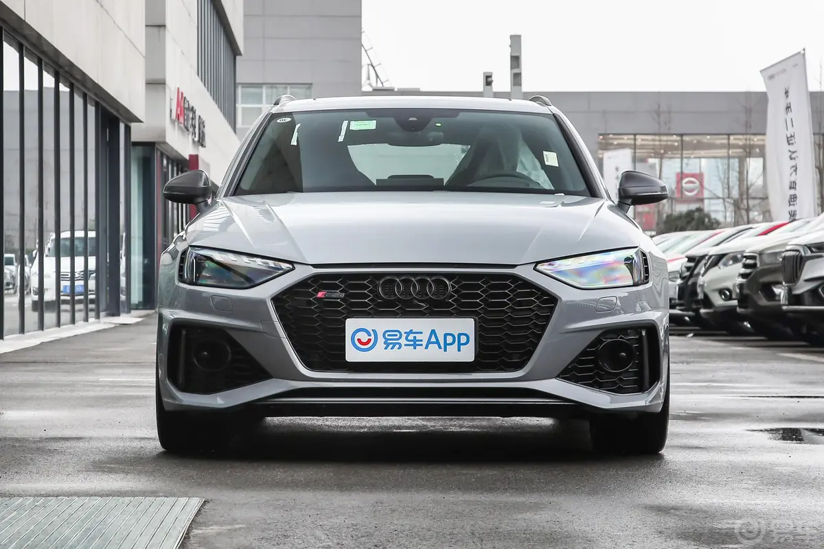 奥迪RS 42.9T Avant 暗金版正前水平