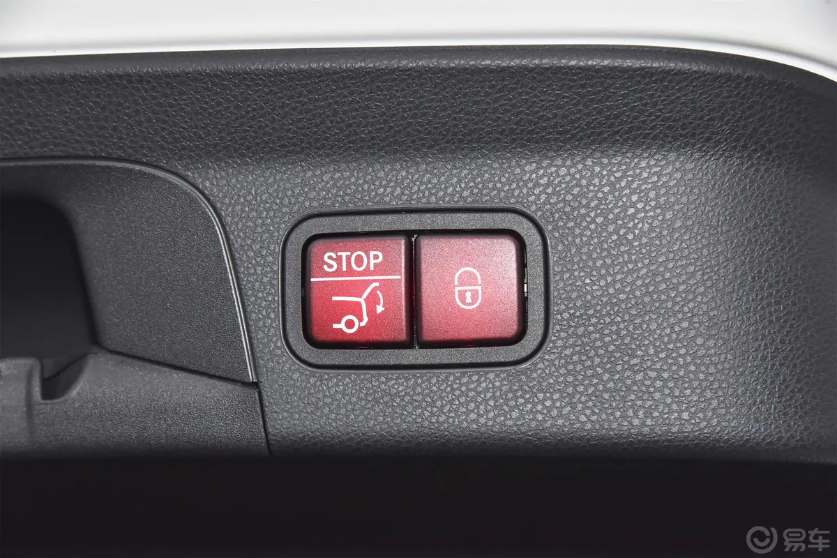 奔驰GLC轿跑改款 GLC 300 4MATIC 轿跑SUV电动尾门按键（手动扶手）