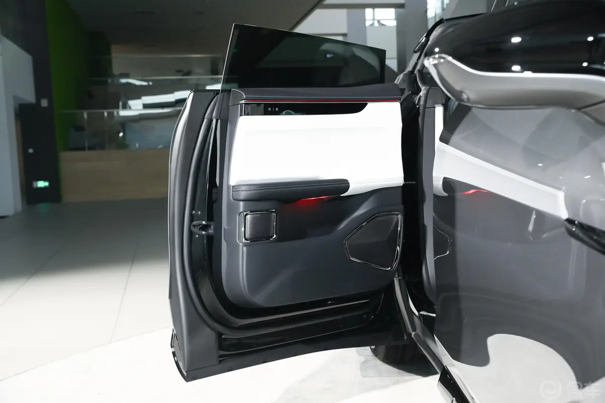 高合HiPhi X智远版 6座驾驶员侧后车门