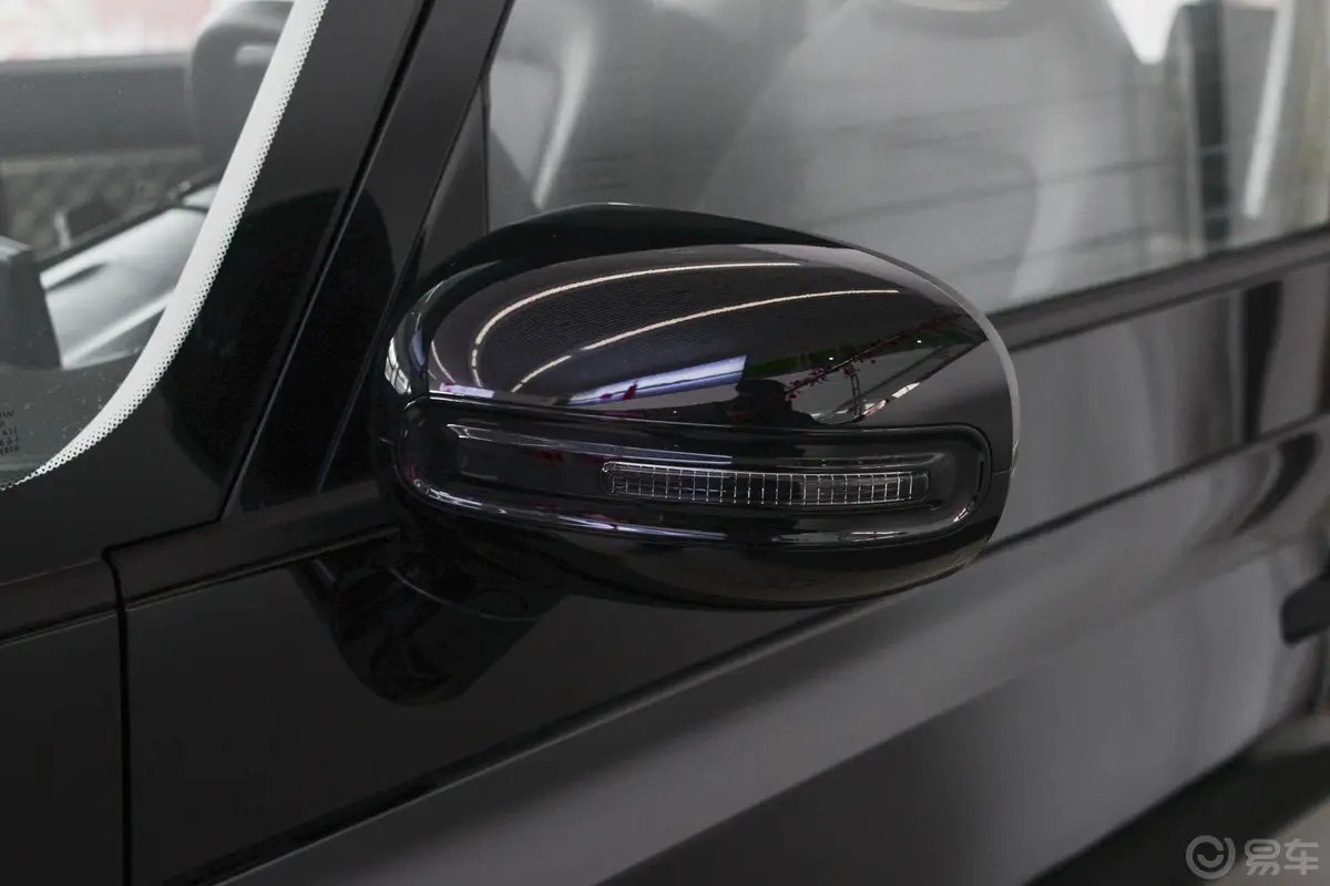 宝骏KiWi EV305km 艺术家轻享版 多氟多新能源31.9kWh三元锂主驾驶后视镜背面