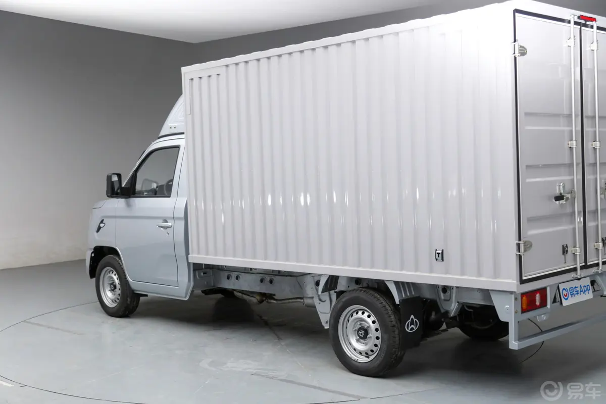 长安星卡PLUS钢板厢货 1.6L 手动 单排舒适空调版外观