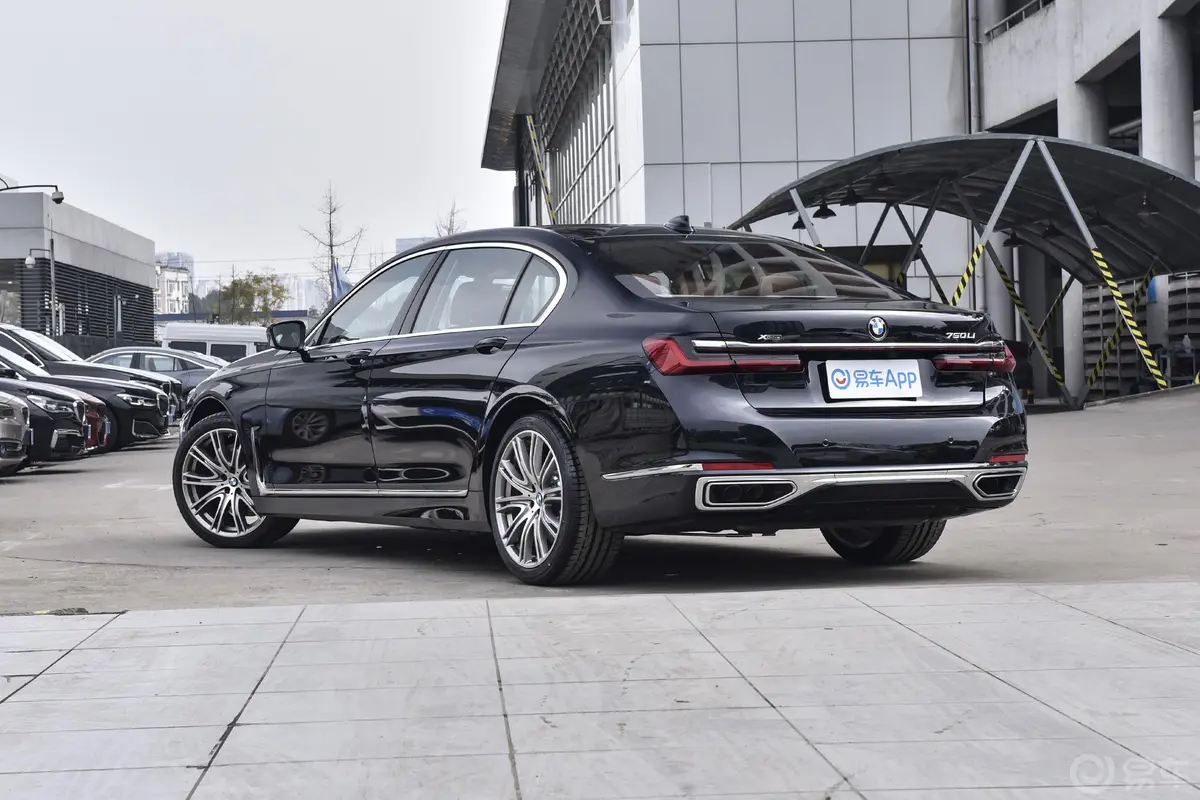 宝马7系改款 750Li xDrive V8 豪华套装外观