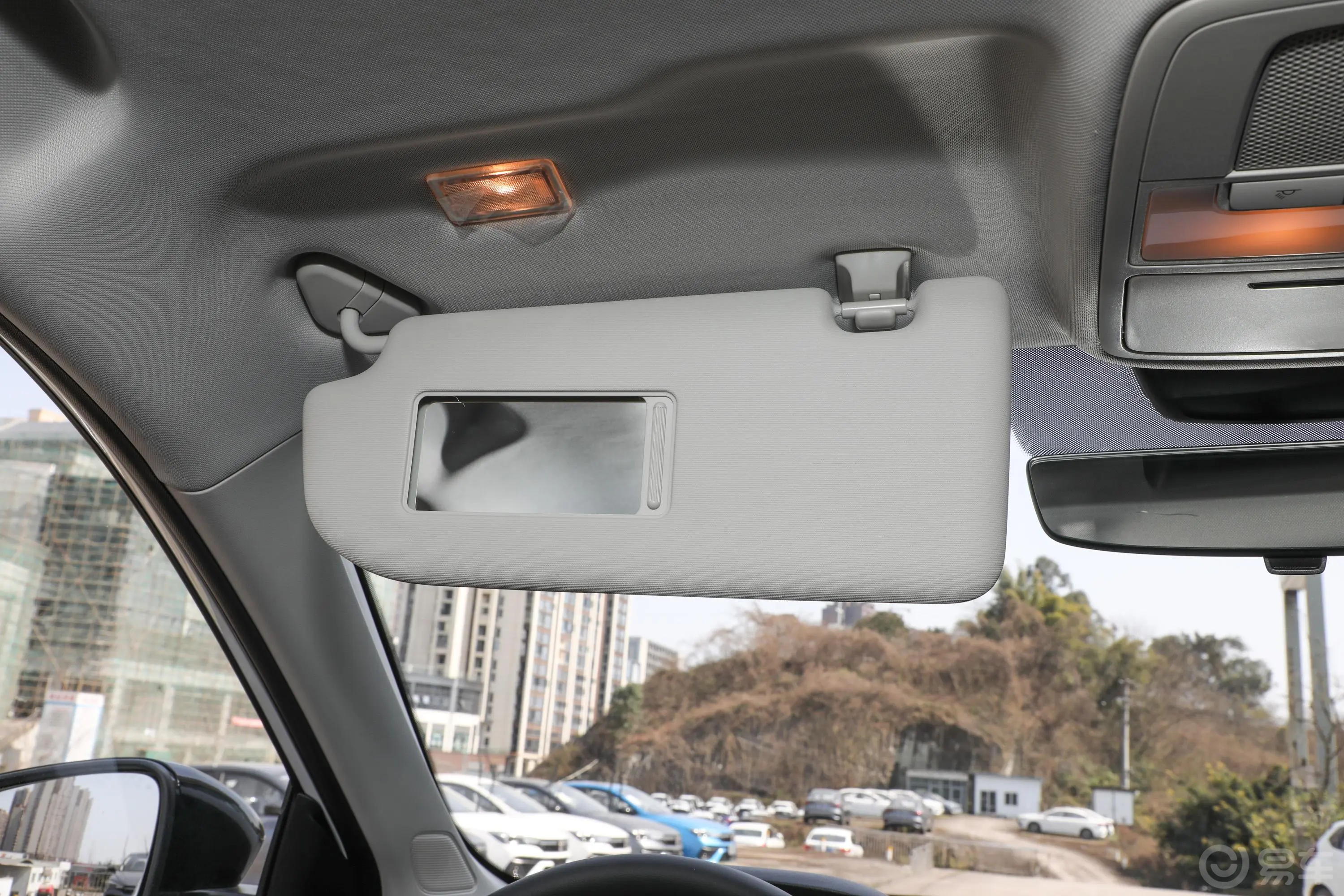 荣威i51.5L 手动安心版驾驶位遮阳板