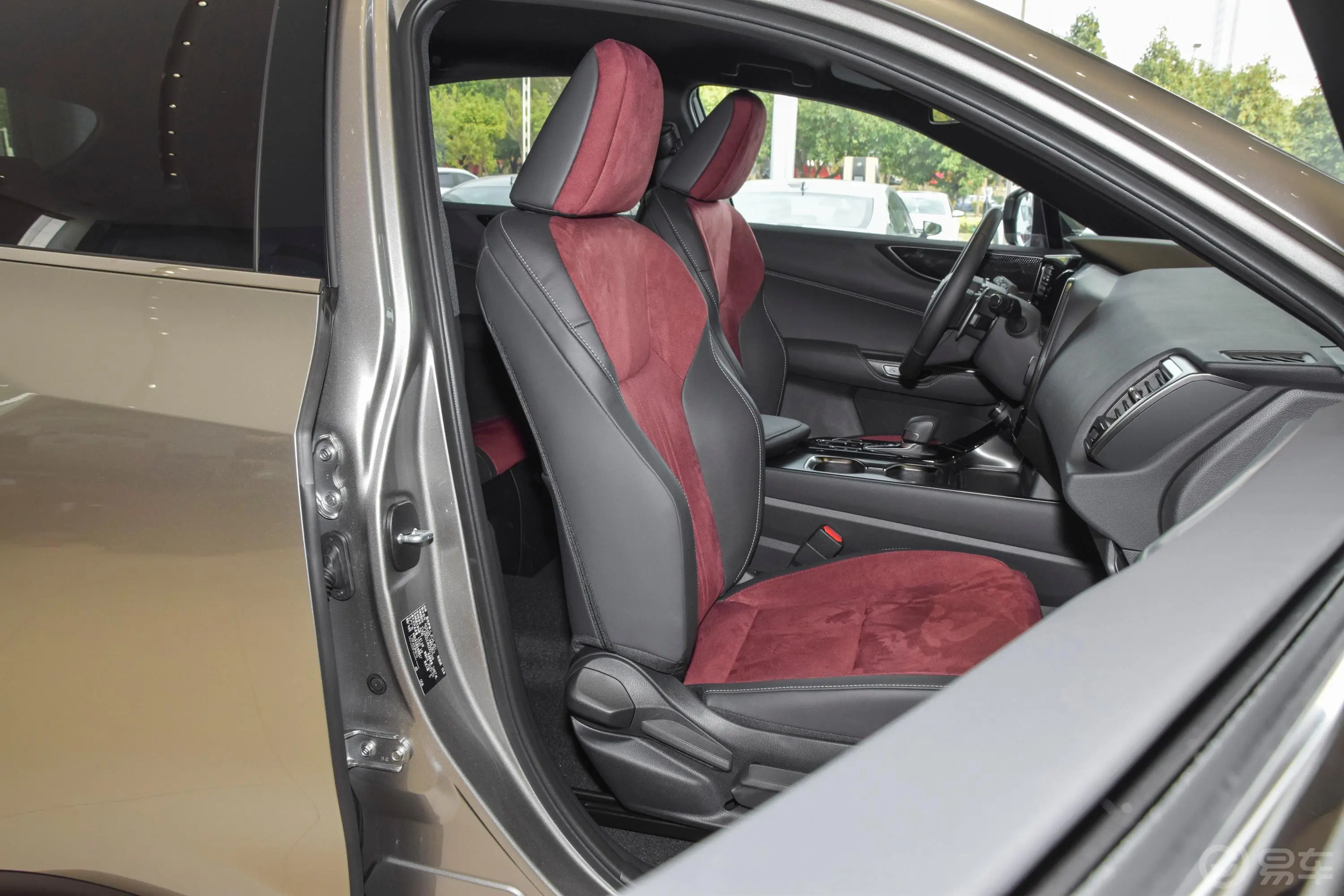 雷克萨斯NX350h 两驱创驰版副驾驶座椅