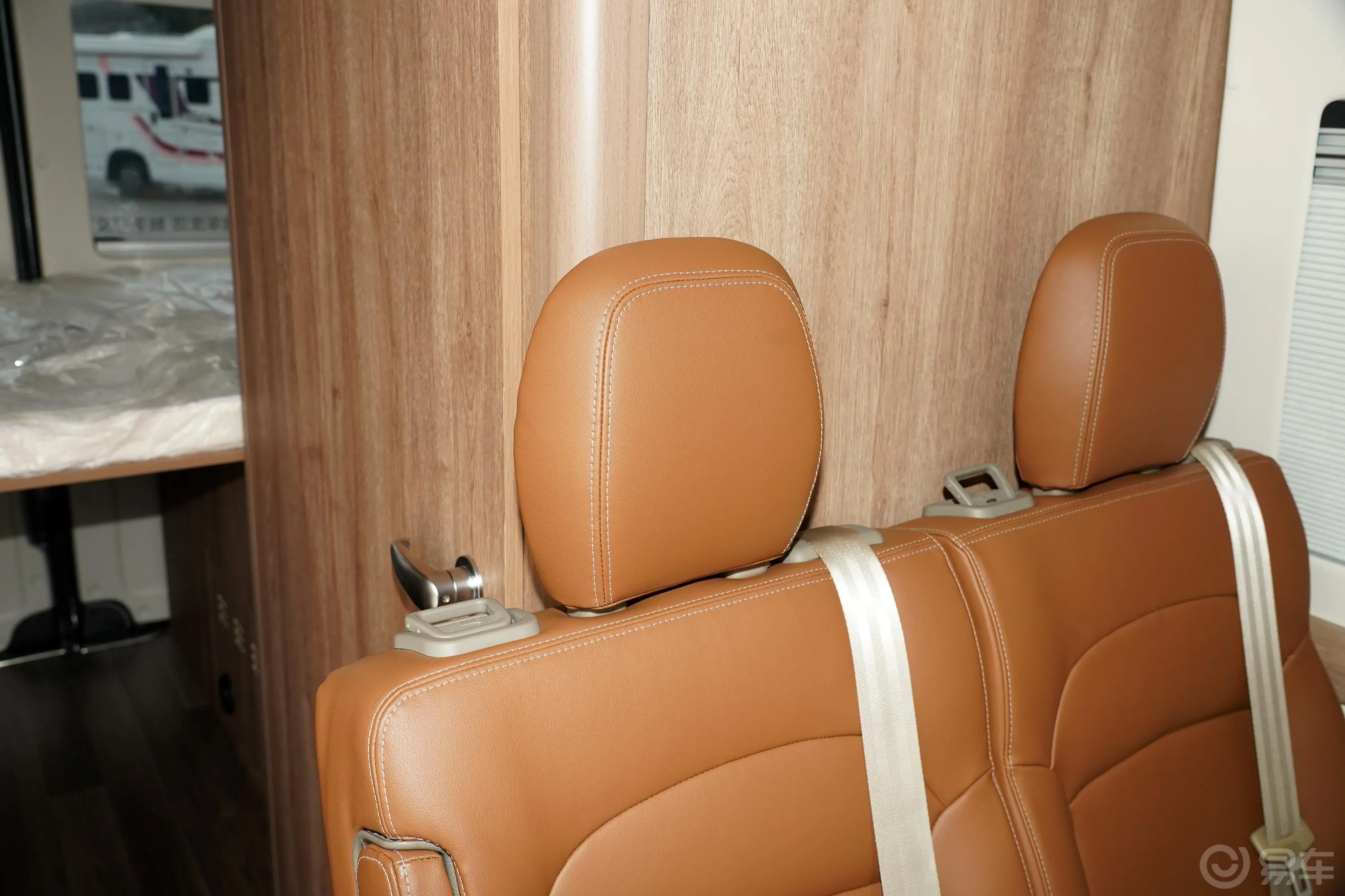 上汽大通MAXUS V80房车旅行家V80 横床舒享版空间