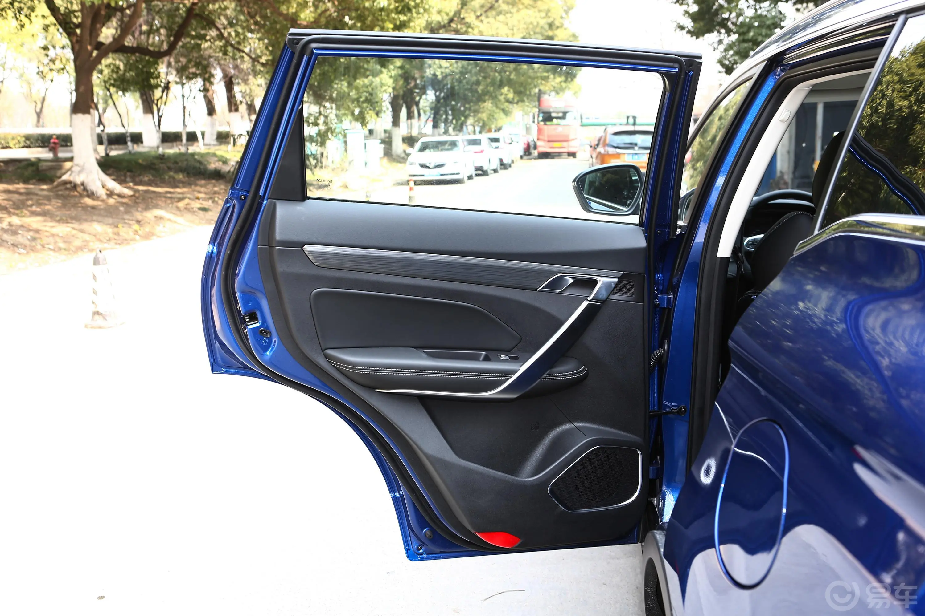 远程FX1.8T 双离合 智慧版驾驶员侧后车门