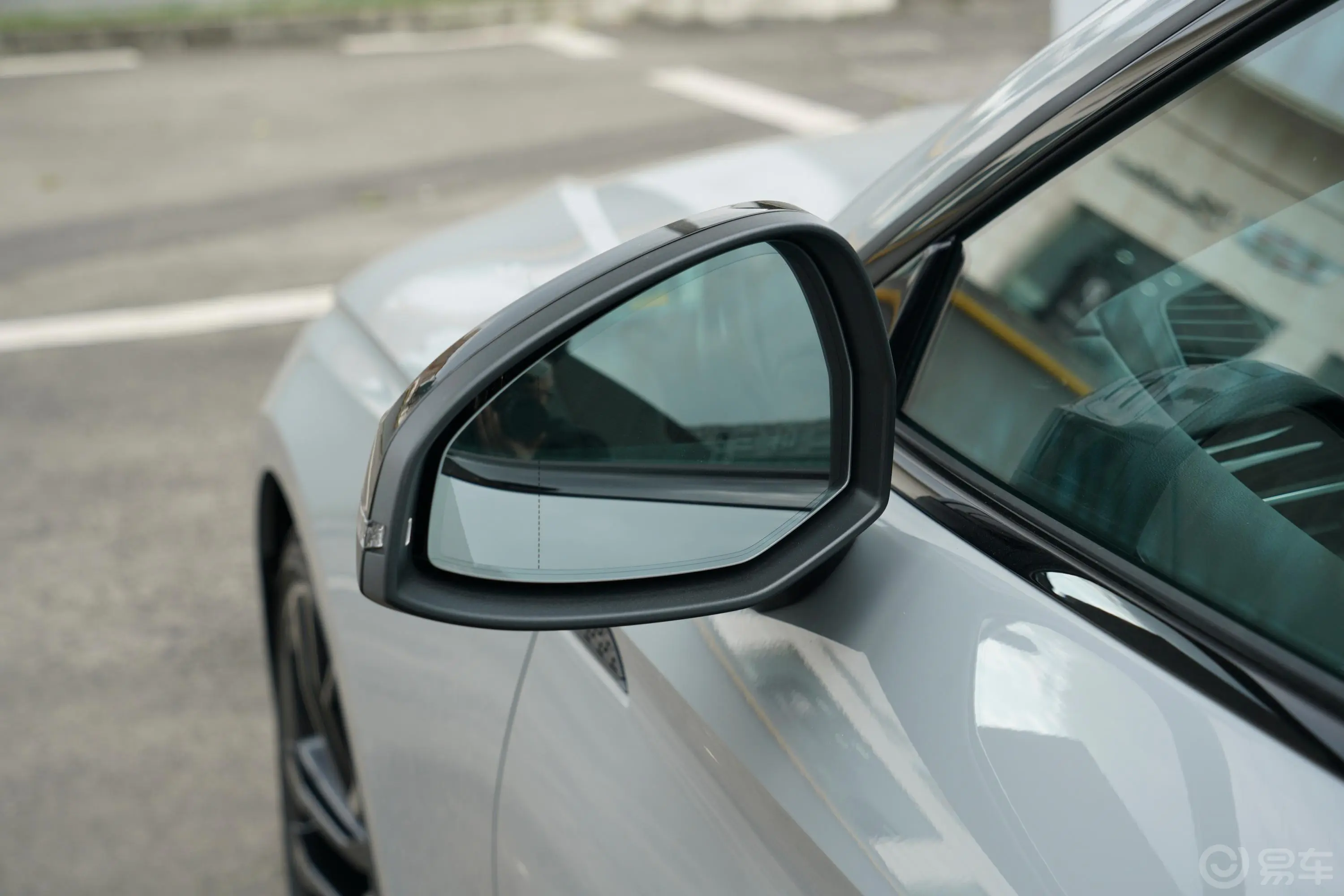 奥迪RS 52.9T Coupe 黑曜版后视镜镜面