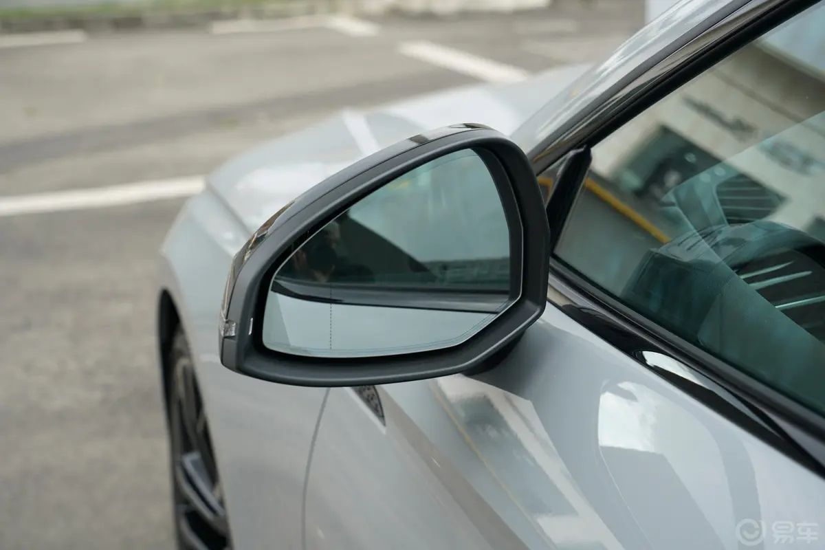奥迪RS 52.9T Coupe 黑曜版后视镜镜面