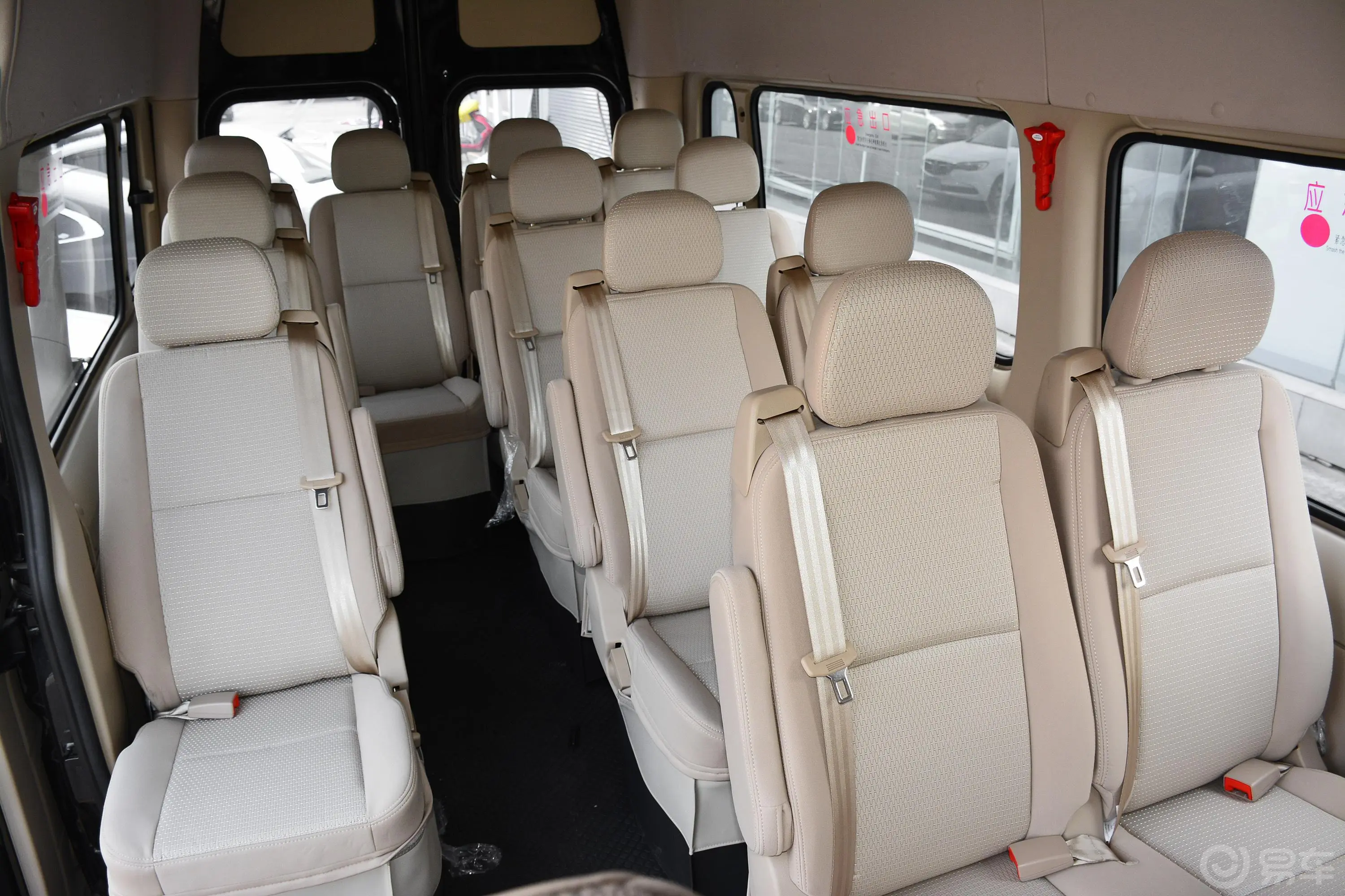 图雅诺商旅版小客 康明斯 2.8T 手动加长轴新高顶高级客车 14座空间