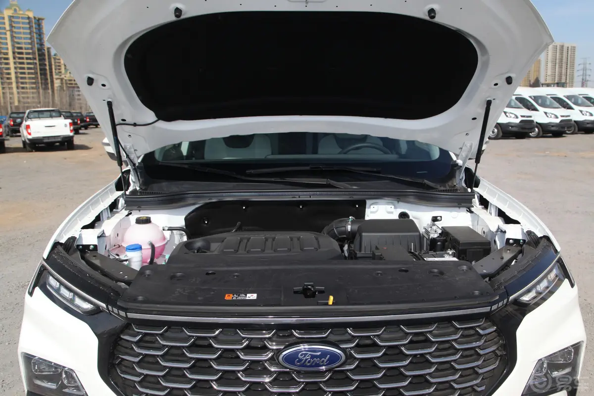 领睿EcoBoost 170 铂领型发动机舱整体