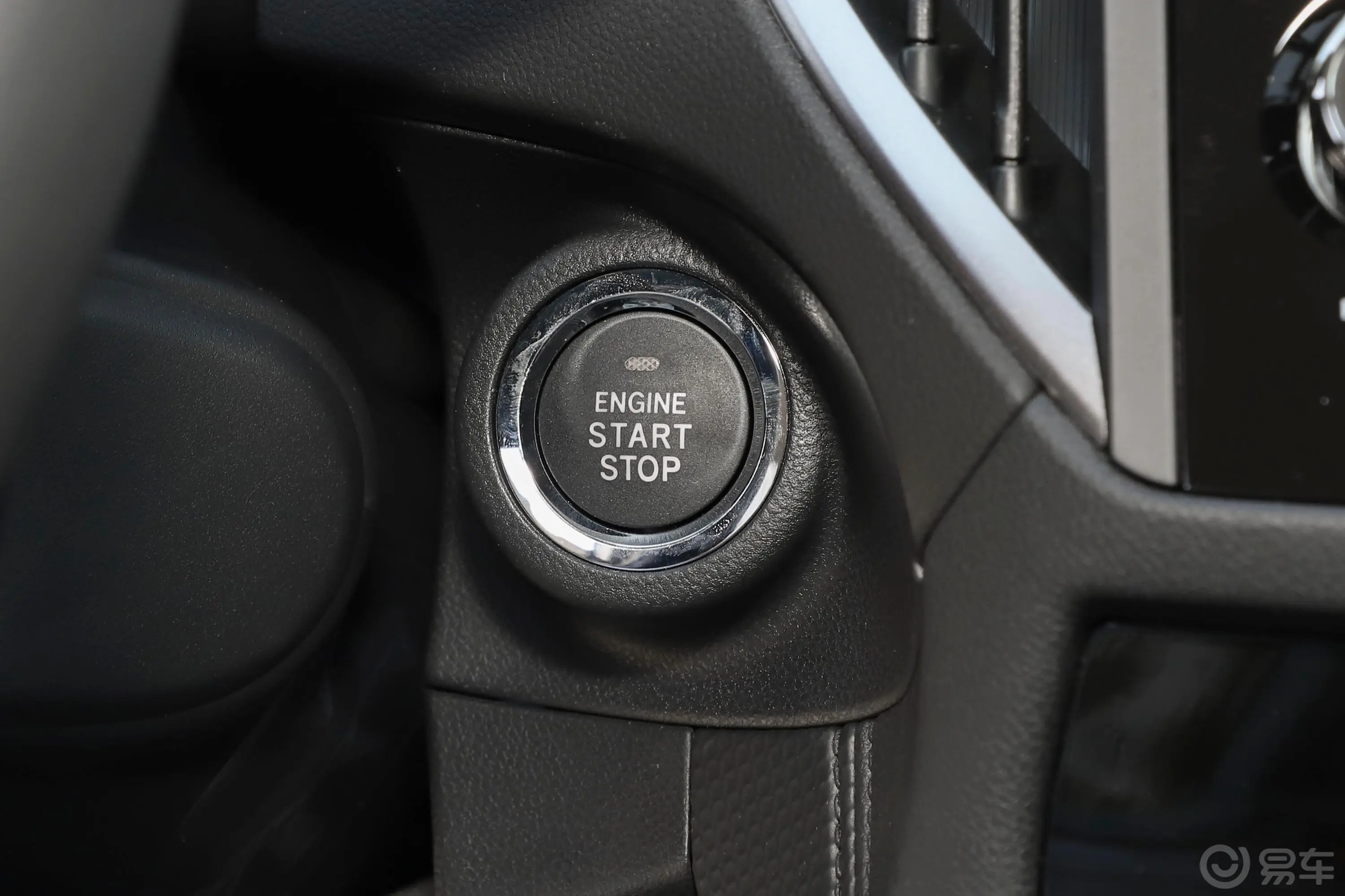森林人2.0i AWD豪华版EyeSight钥匙孔或一键启动按键