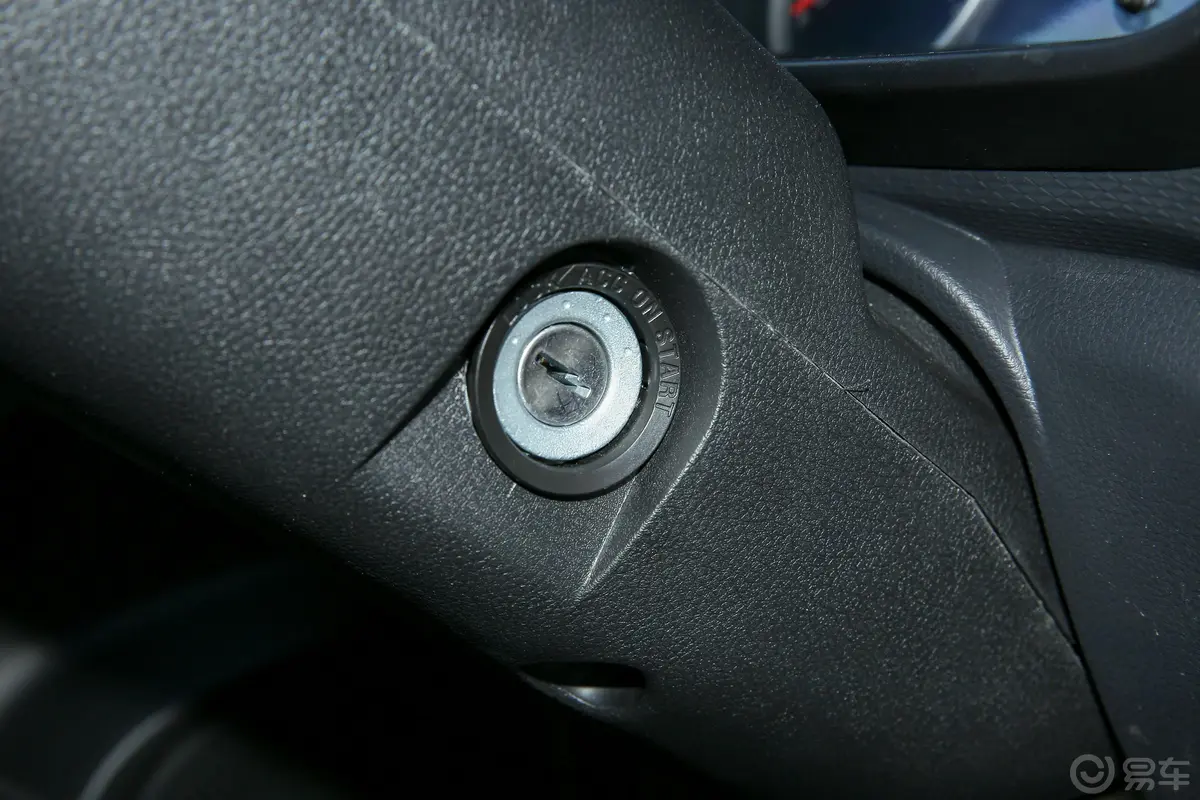 斑马1.5L 单排栏板车舒适型钥匙孔或一键启动按键